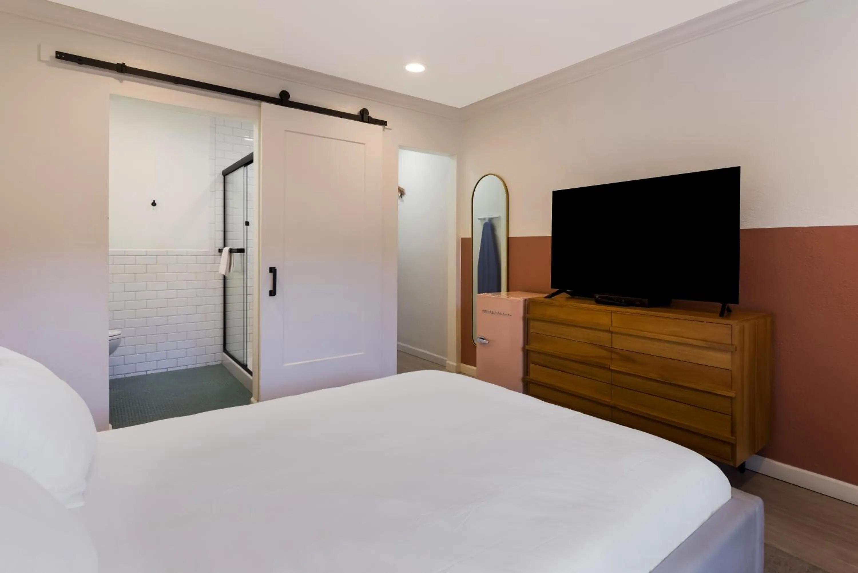 Bed in Signature Inn Oakland