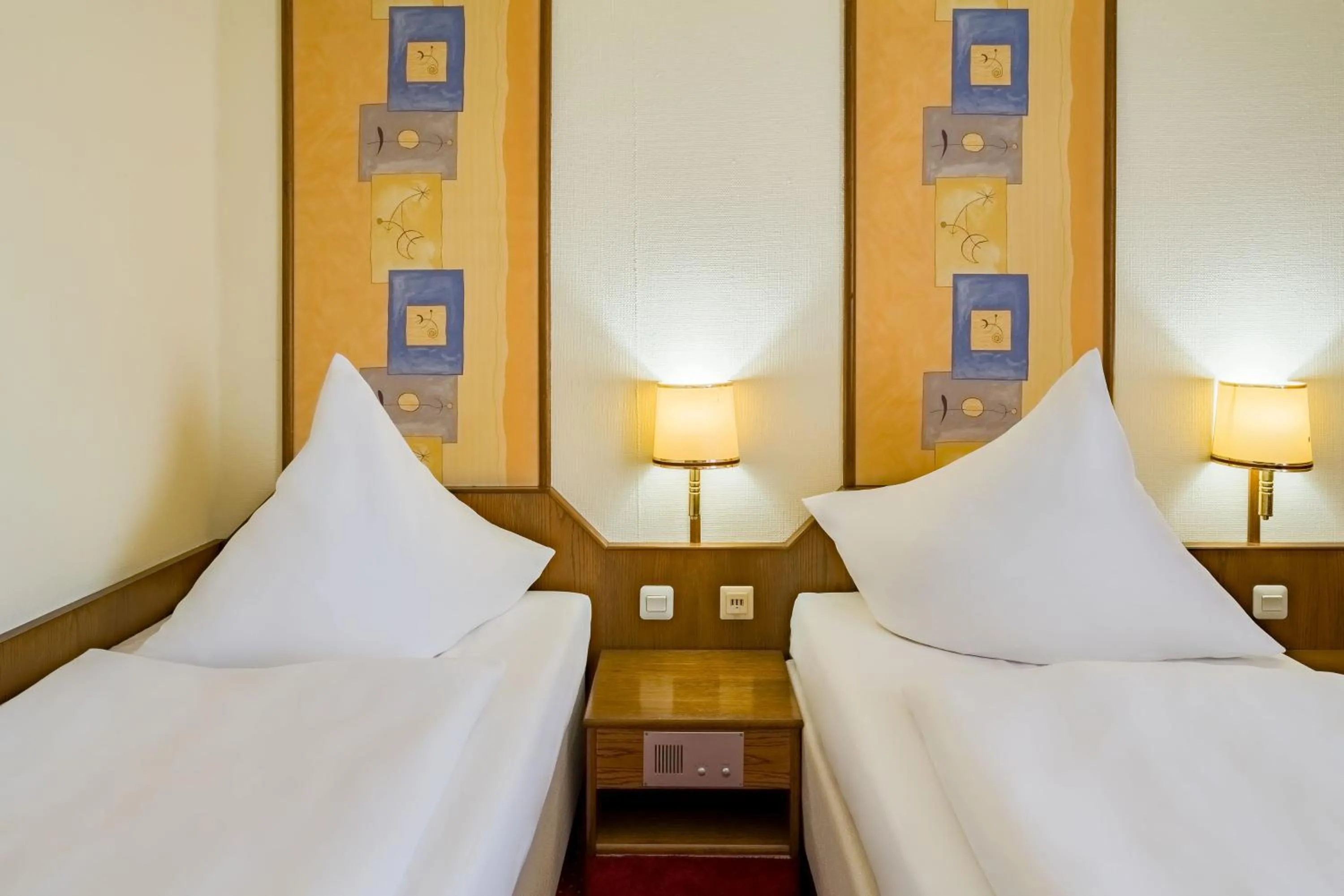 Photo of the whole room, Bed in Aspire Oldenburg, Trademark Collection by Wyndham