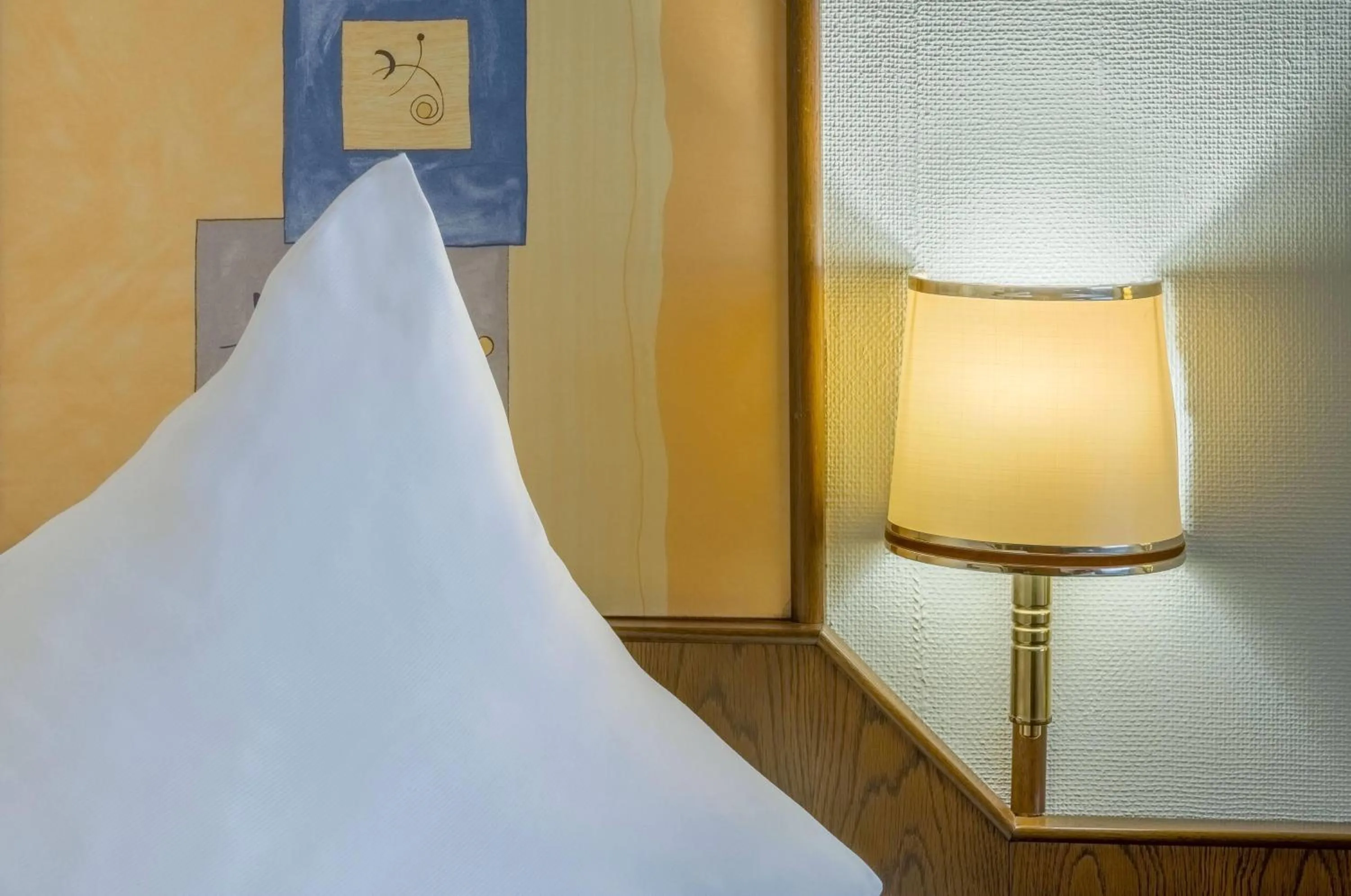 Photo of the whole room, Bed in Aspire Oldenburg, Trademark Collection by Wyndham