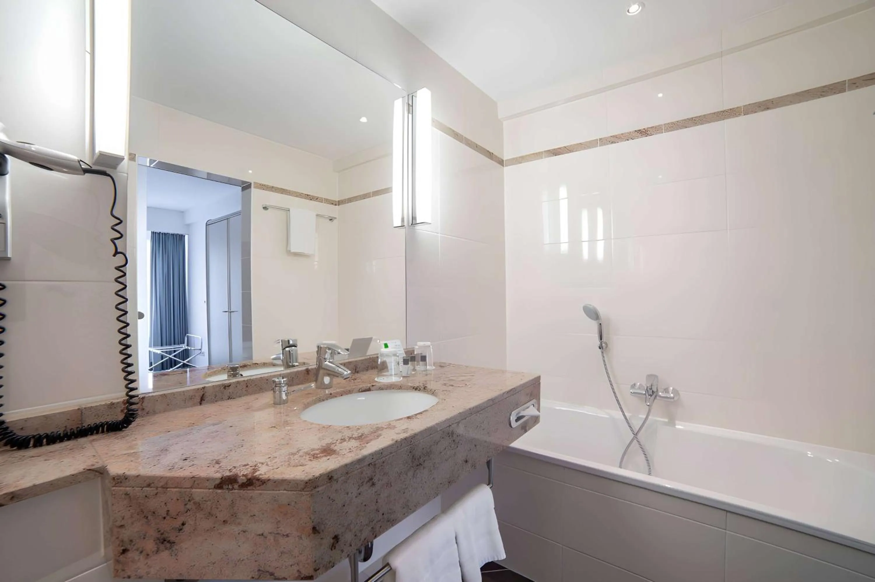 Photo of the whole room in City Club Hotel