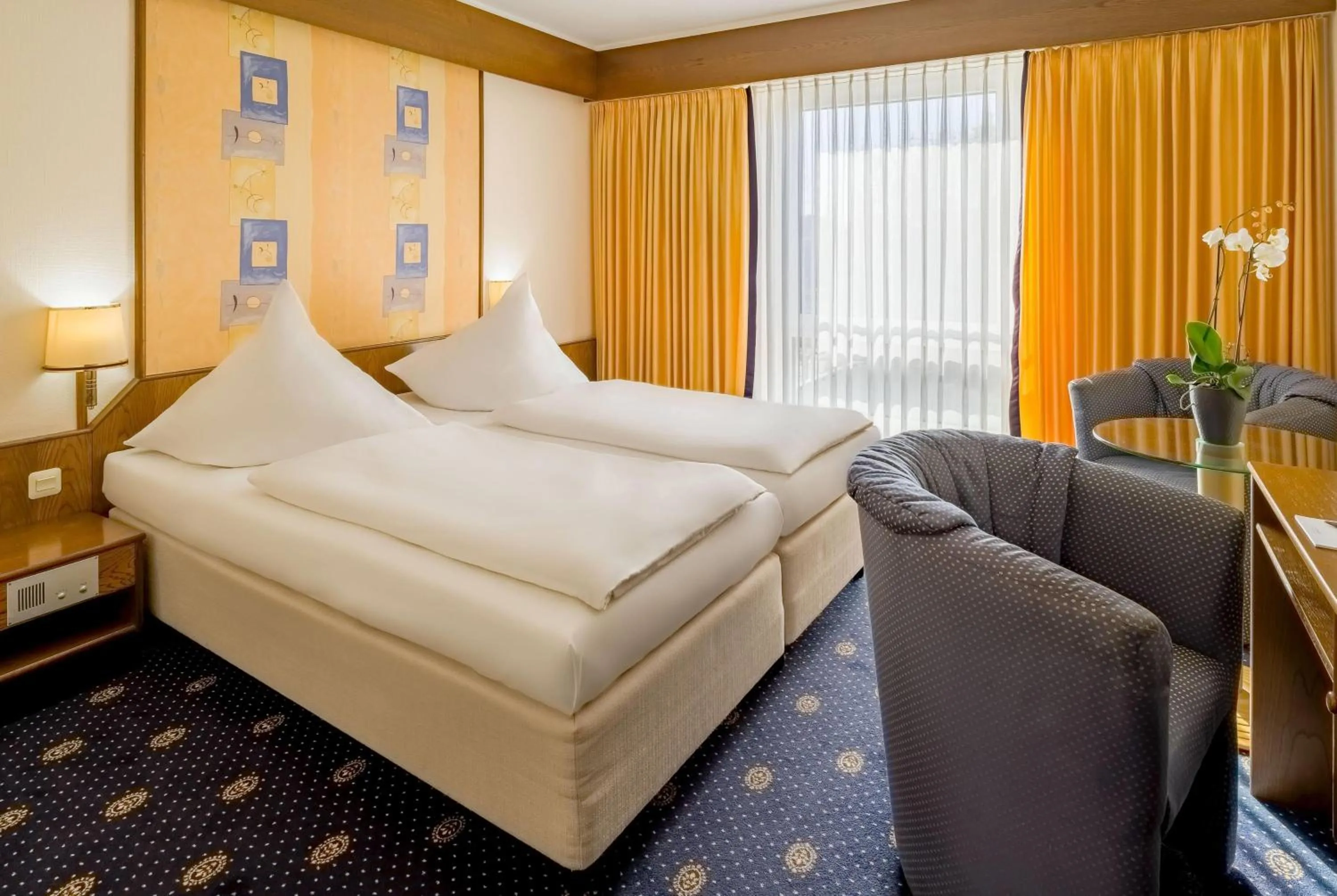 Photo of the whole room, Bed in Aspire Oldenburg, Trademark Collection by Wyndham