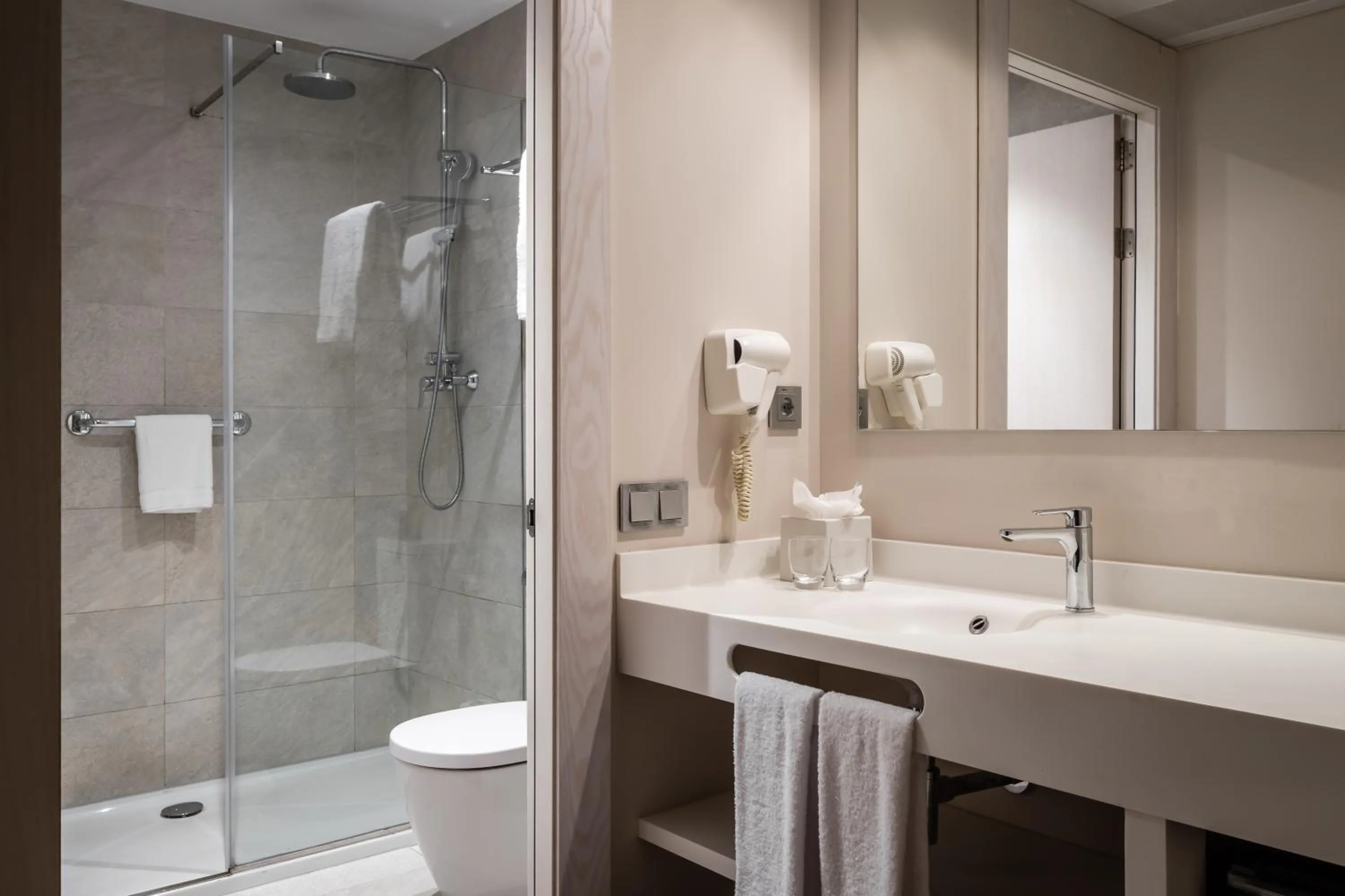 Toilet in Hotel SB Plaza Europa