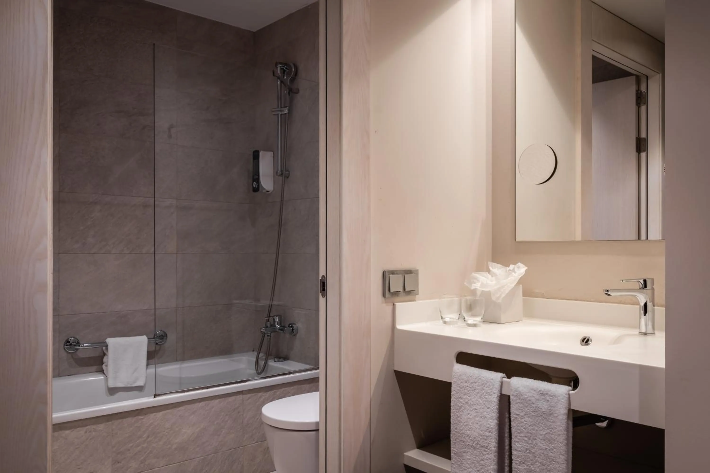 Toilet in Hotel SB Plaza Europa