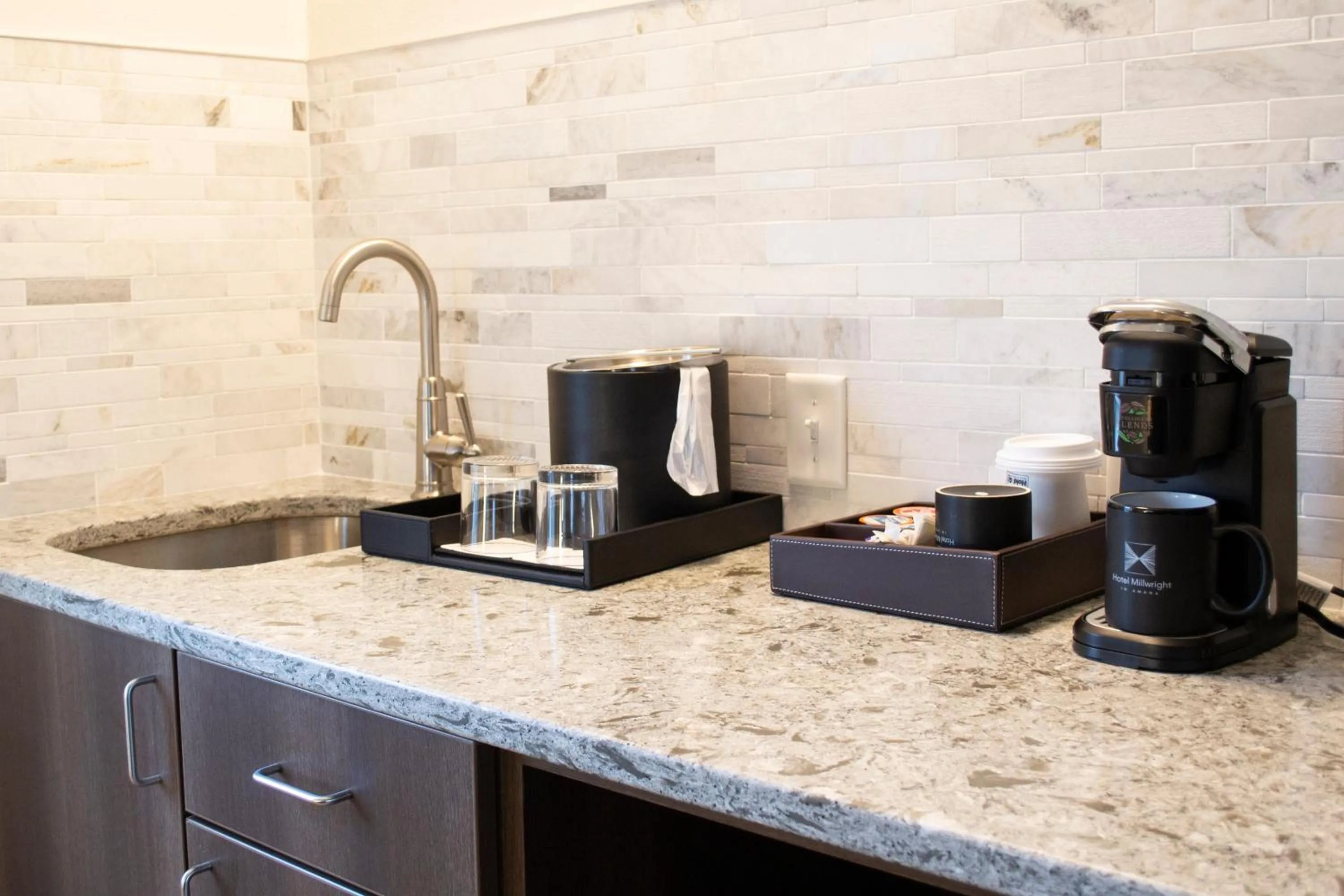 Coffee/tea facilities in Hotel Millwright