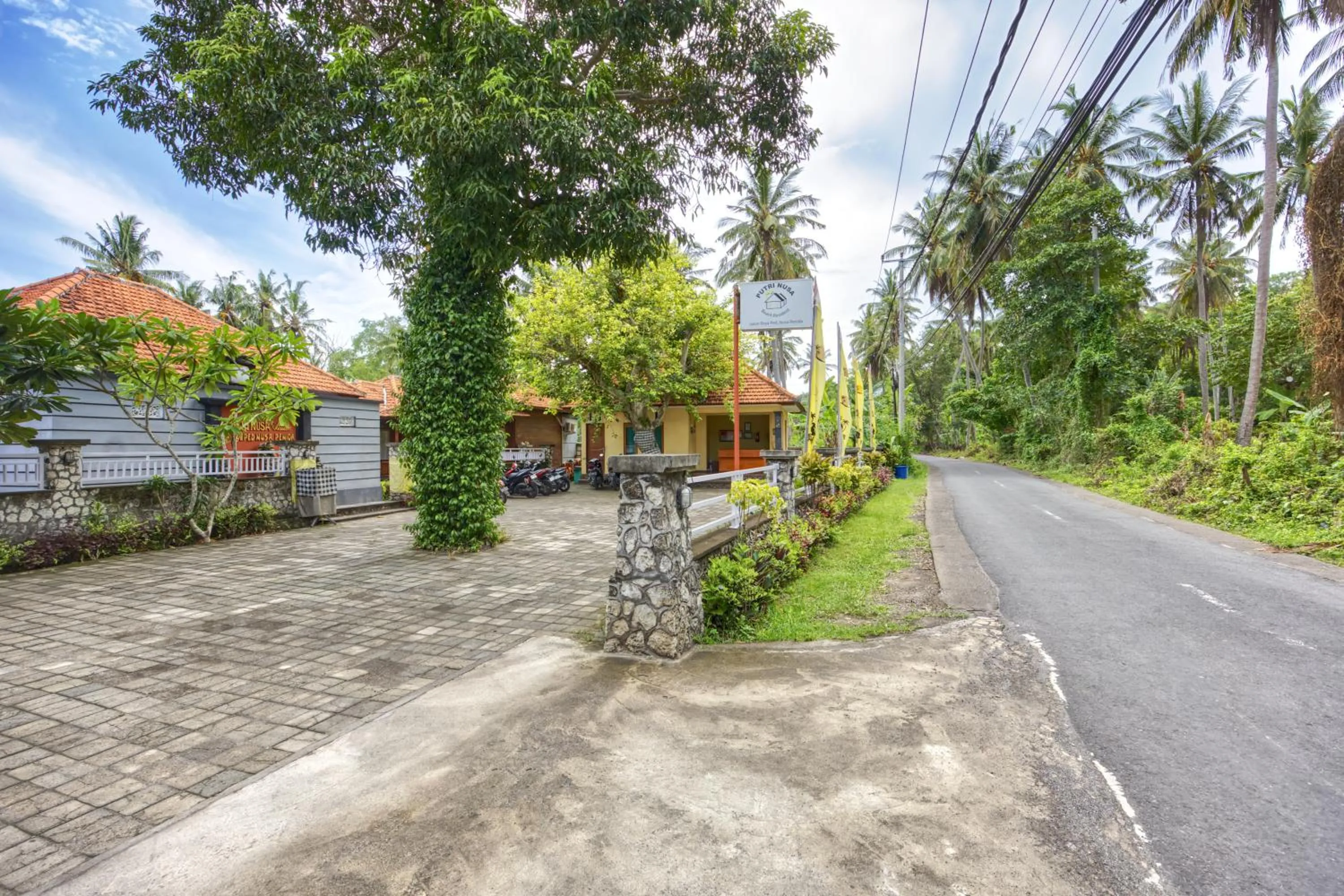 Neighbourhood in Putri Nusa Beach