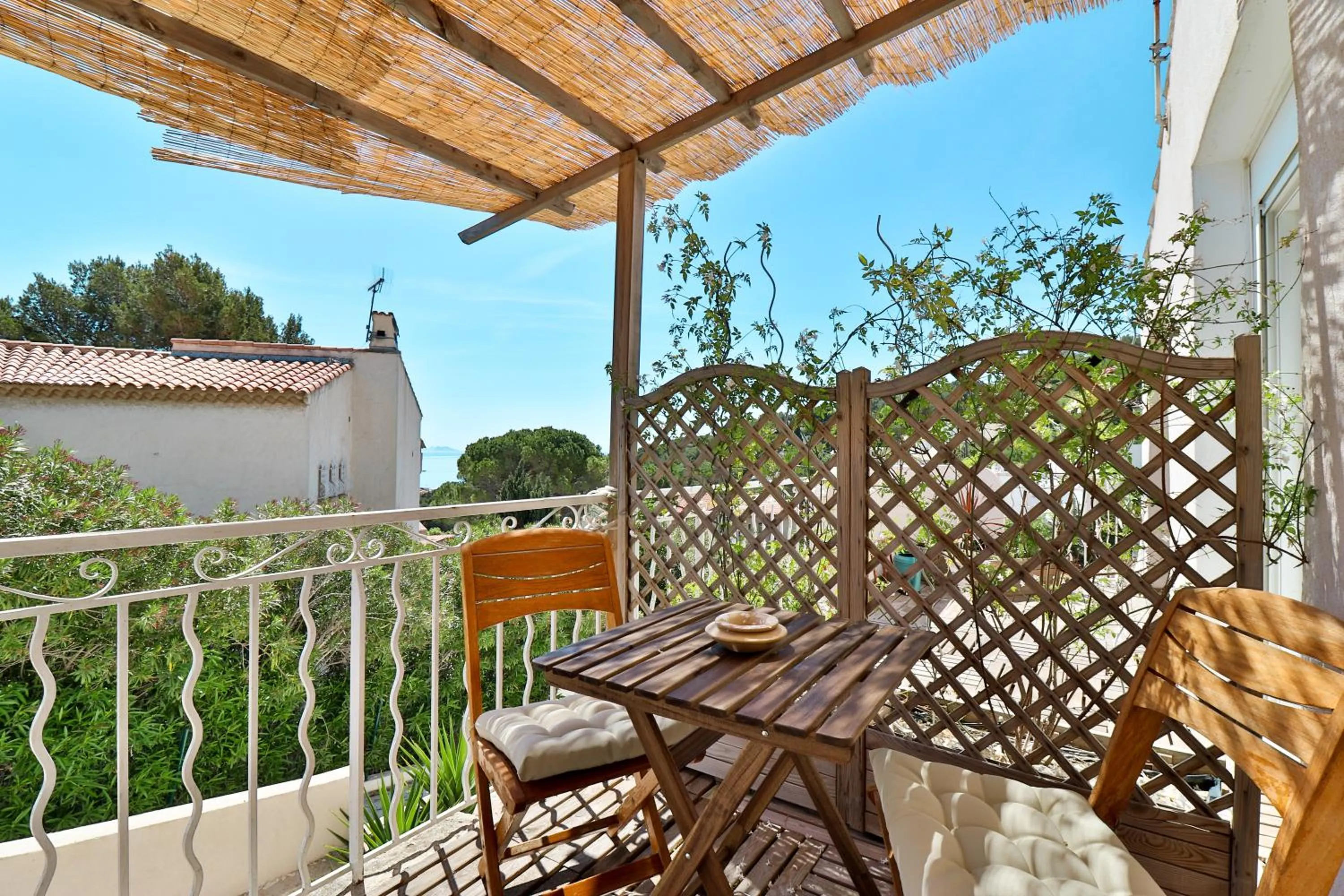 Sea view in Les Chambres d'Hôtes du Grand Mornas