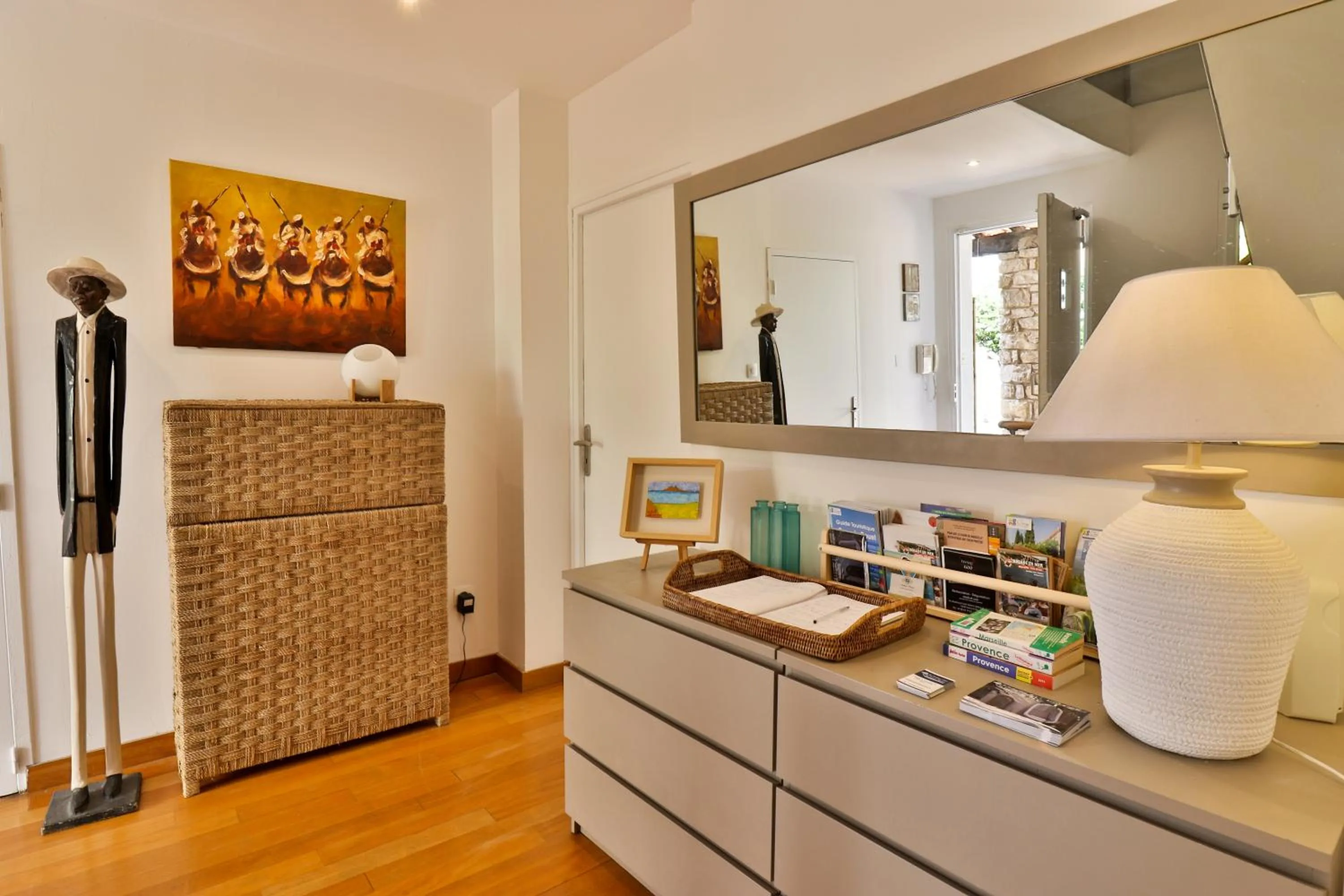 Lobby or reception in Les Chambres d'Hôtes du Grand Mornas