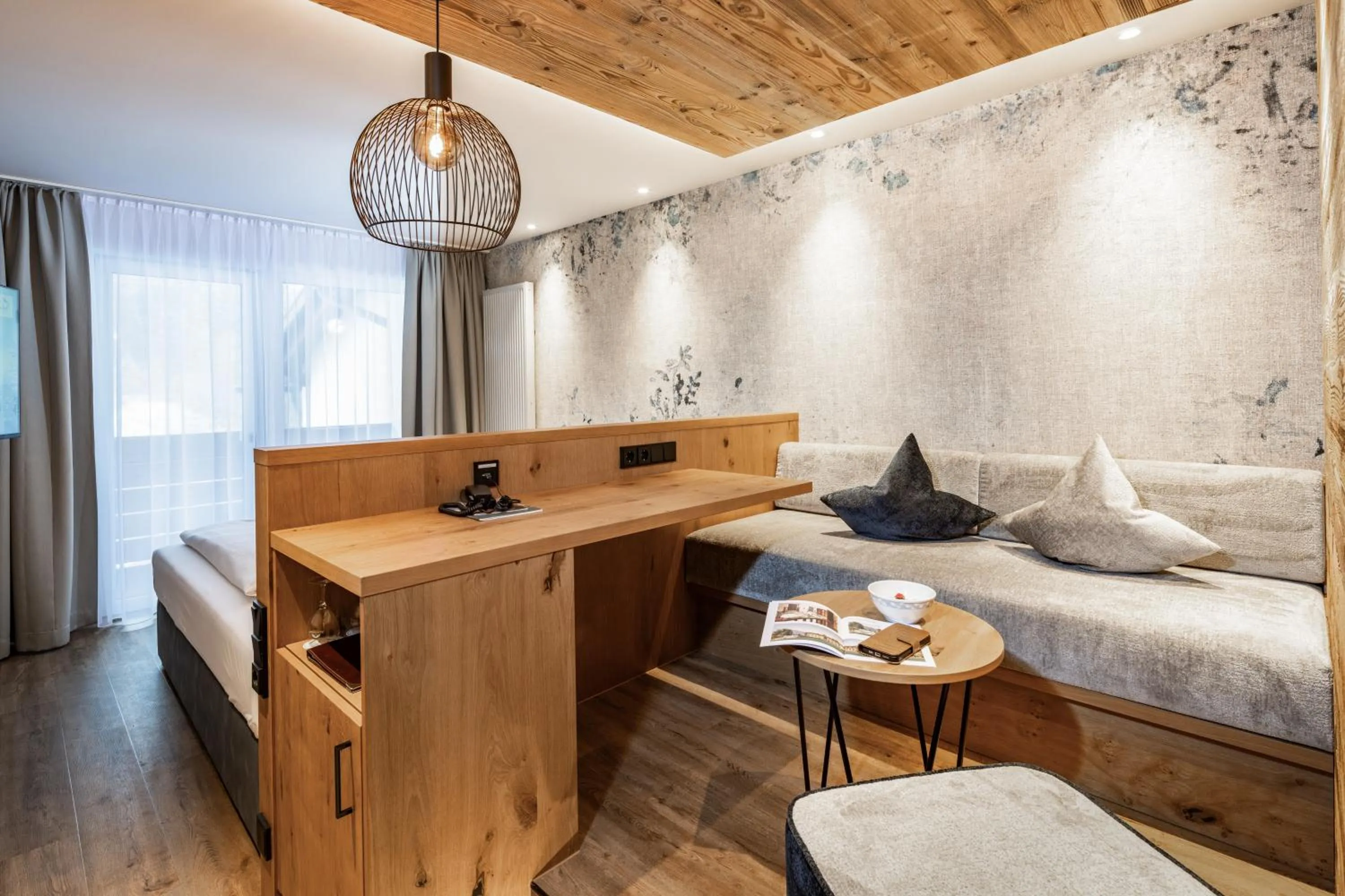 Seating area, Bed in Alm- & Wellnesshotel Alpenhof