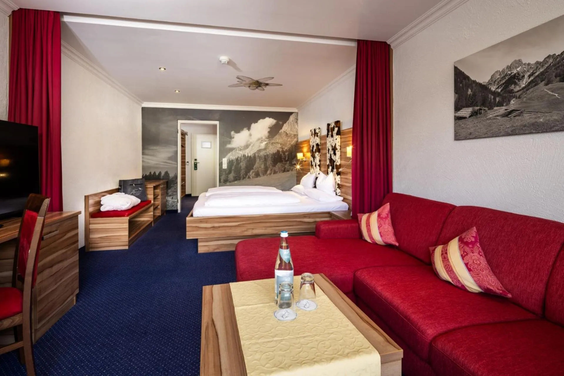 Living room, Bed in Alm- & Wellnesshotel Alpenhof