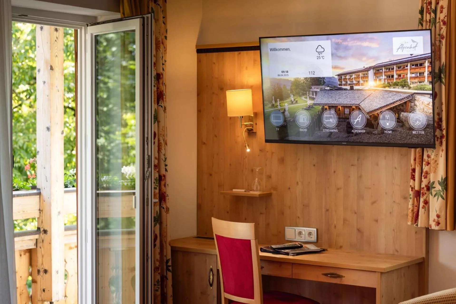 TV and multimedia in Alm- & Wellnesshotel Alpenhof