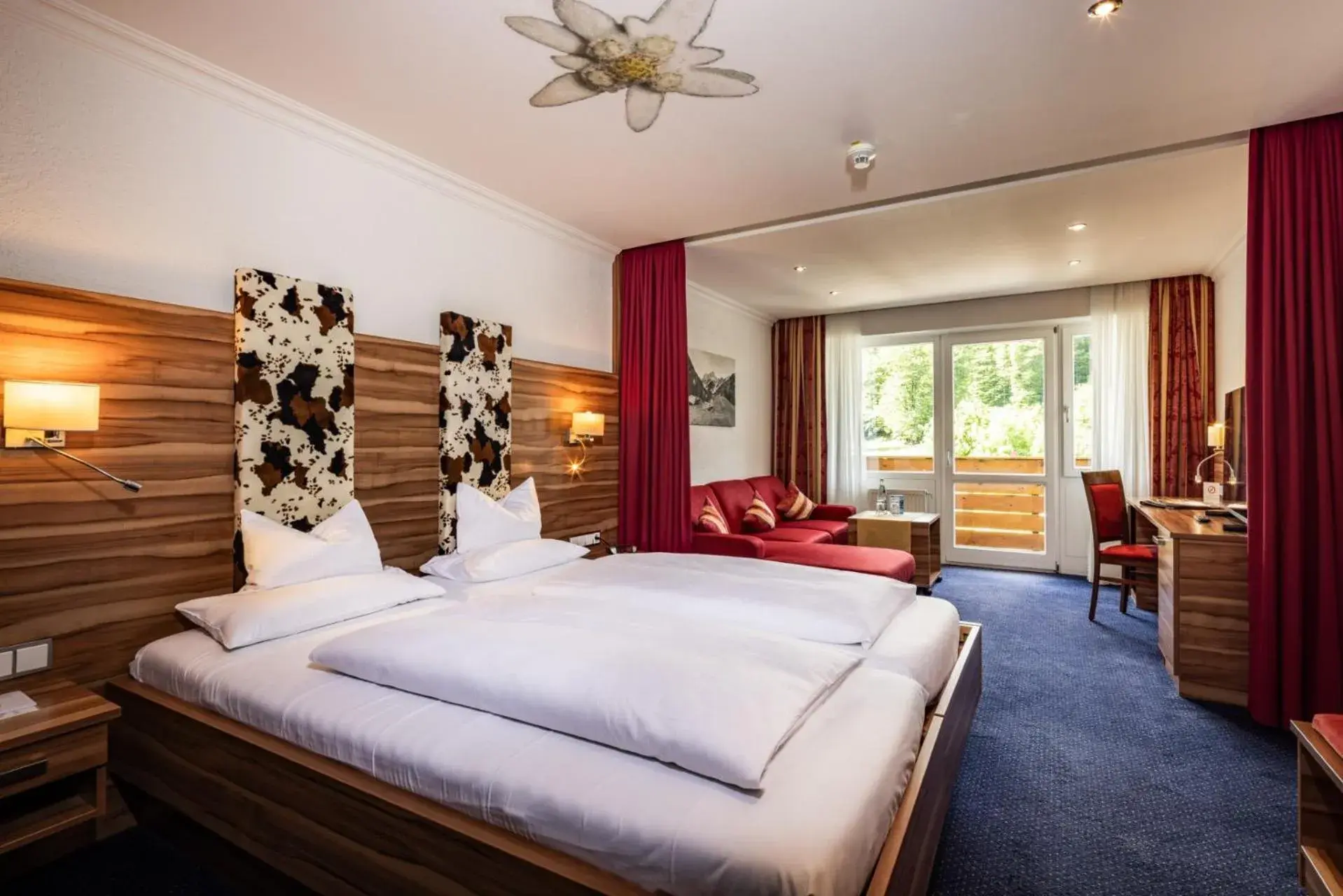 Comfort Double Room in Alm- & Wellnesshotel Alpenhof Comfort Double Room in Alm- & Wellnesshotel Alpenhof