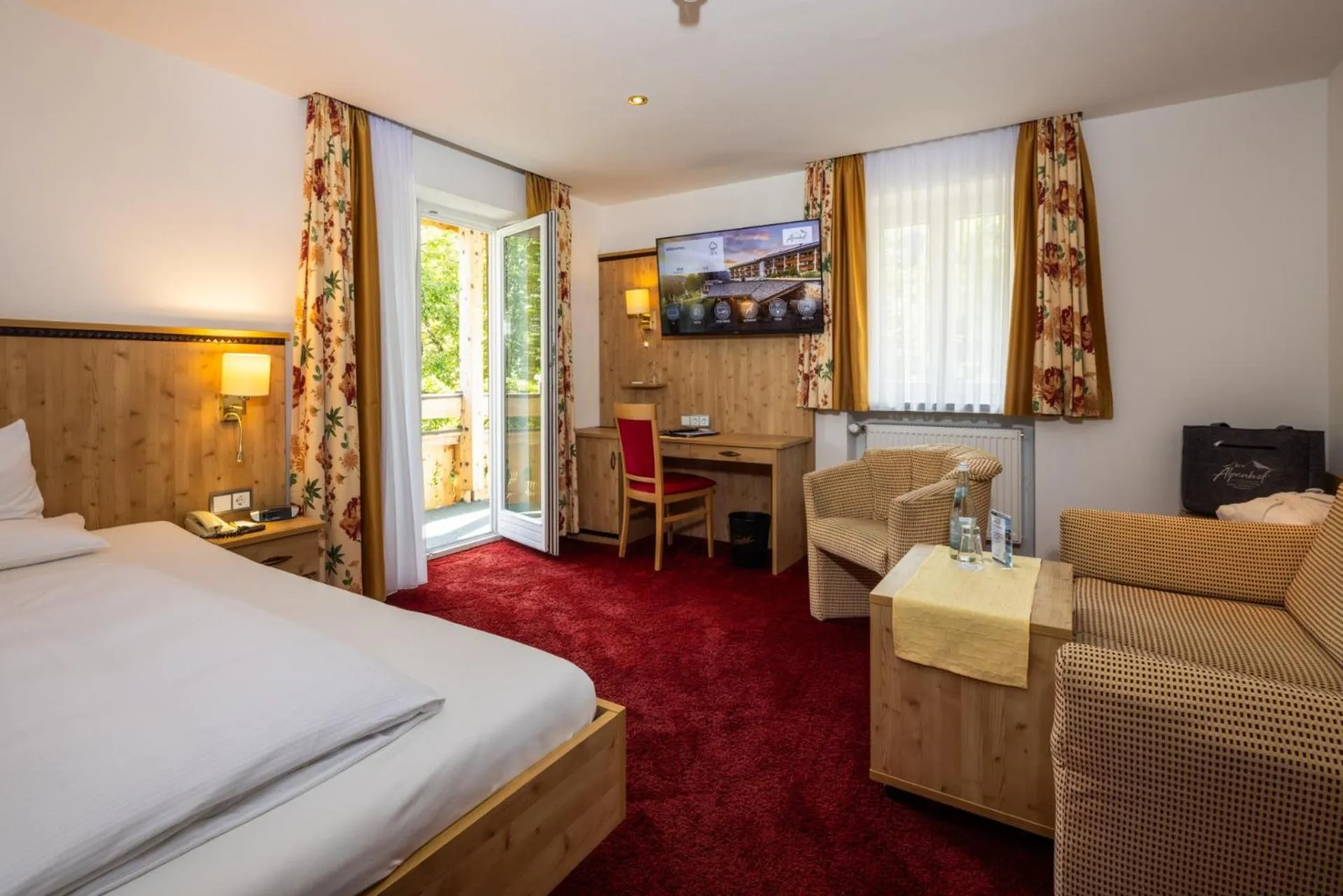 Living room, Bed in Alm- & Wellnesshotel Alpenhof