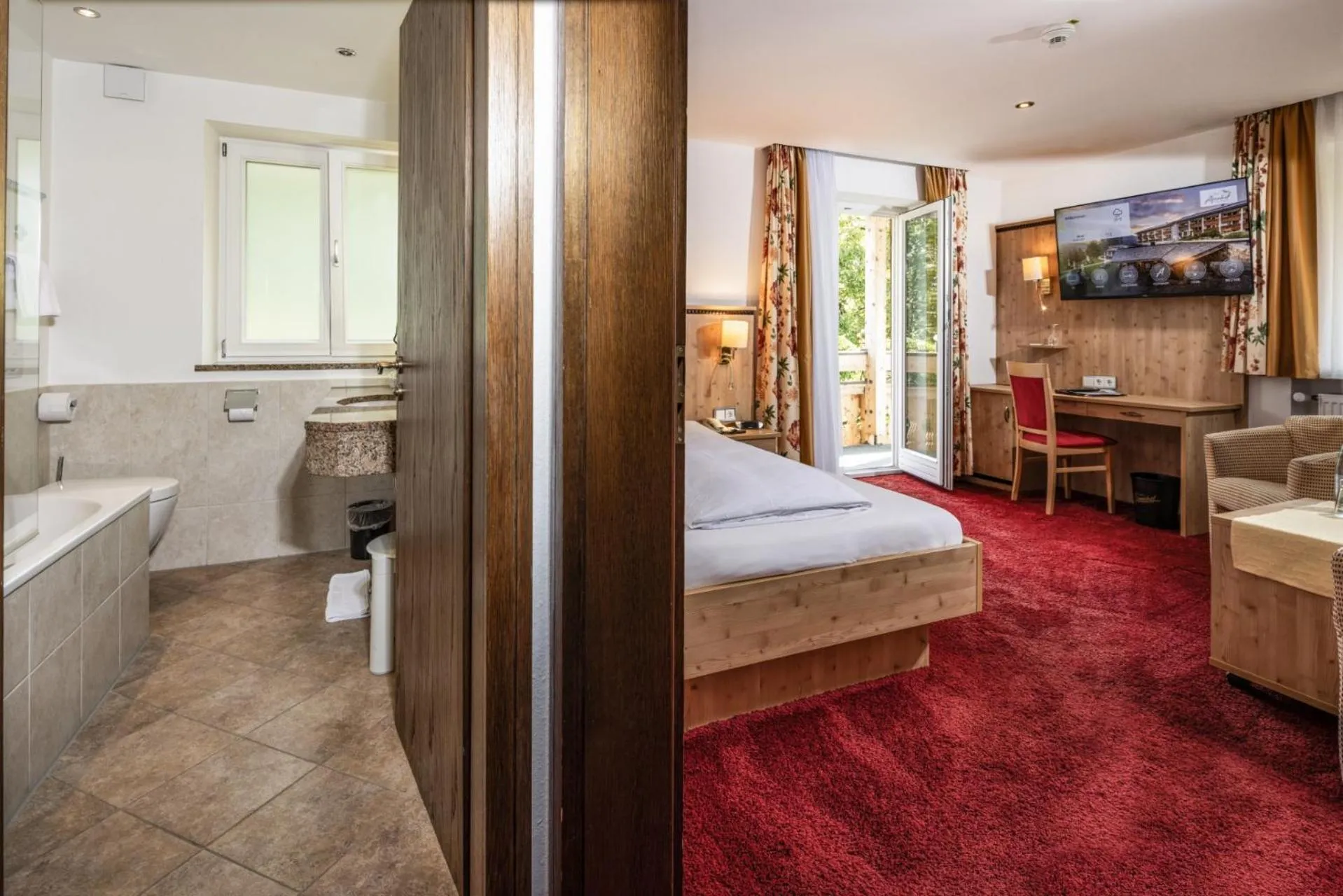 Bathroom, Bed in Alm- & Wellnesshotel Alpenhof