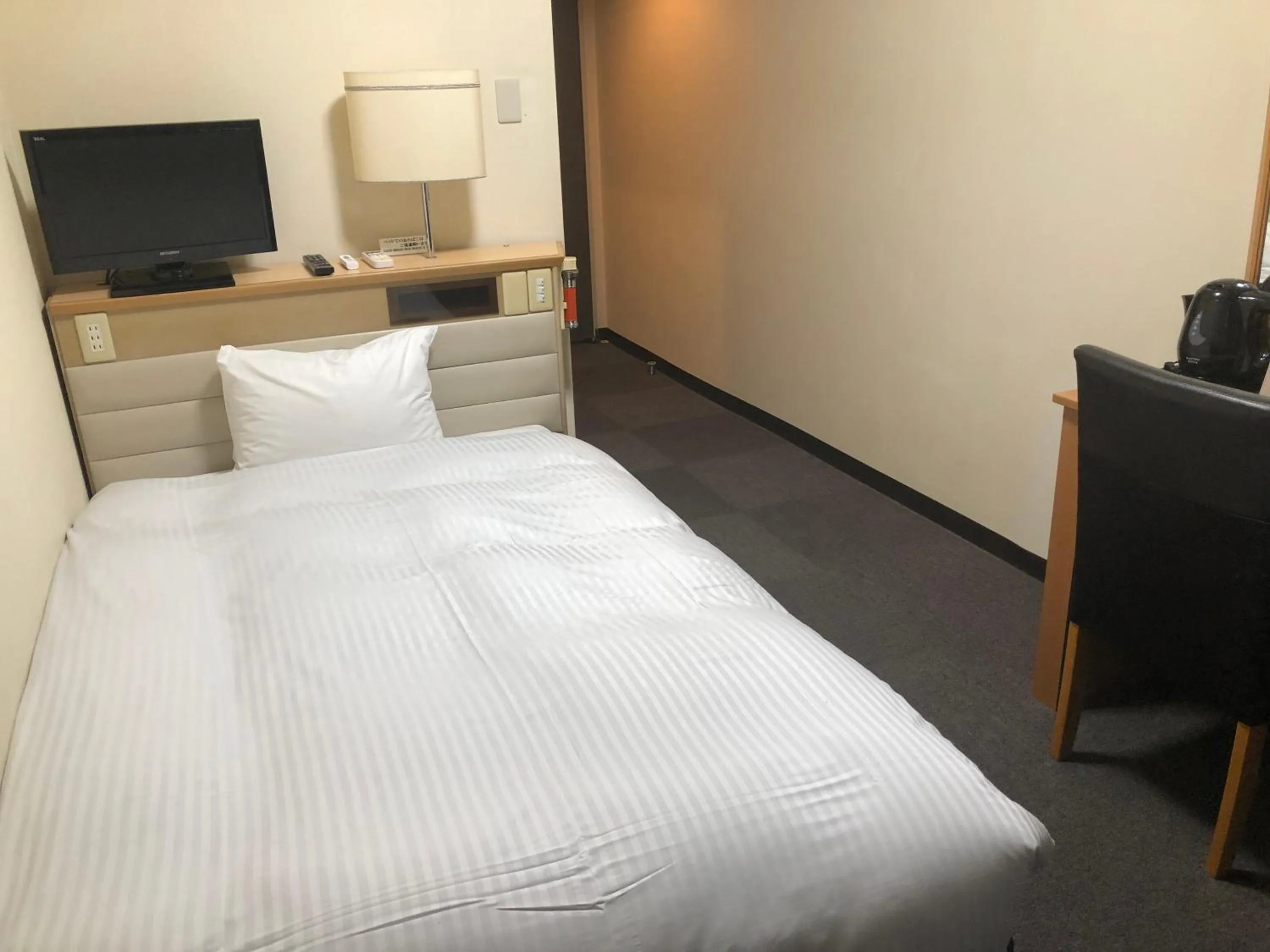 Photo of the whole room, Bed in Ueno Frex Hotel