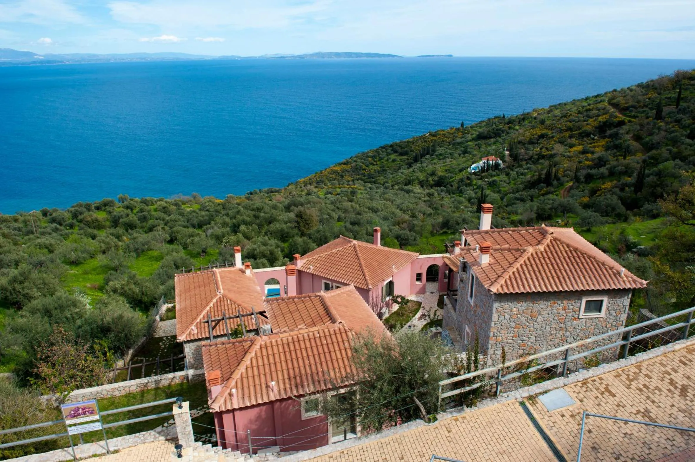 Swimming pool in Dio Escapes Houses