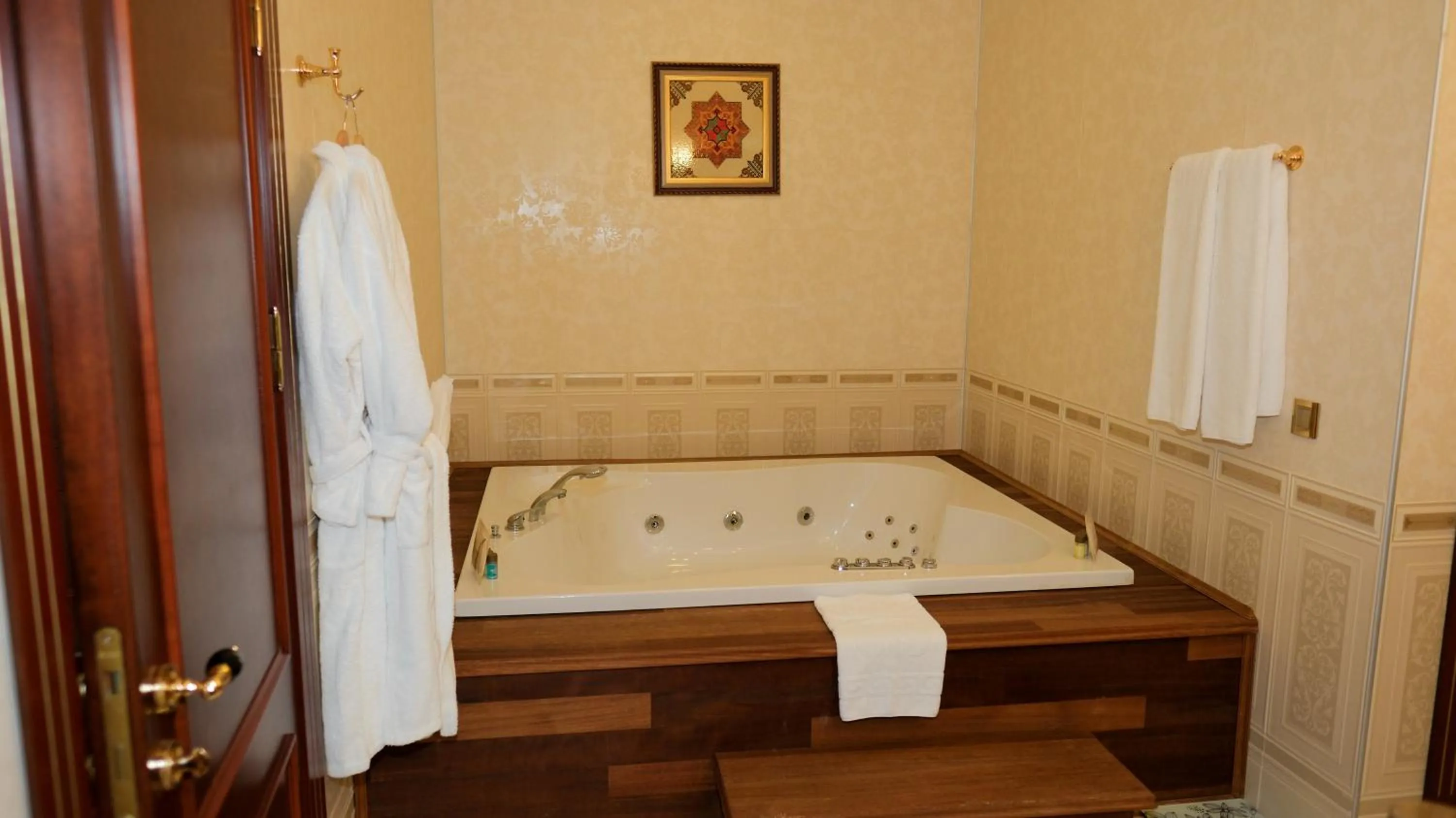 Hot Tub in Meyra Palace