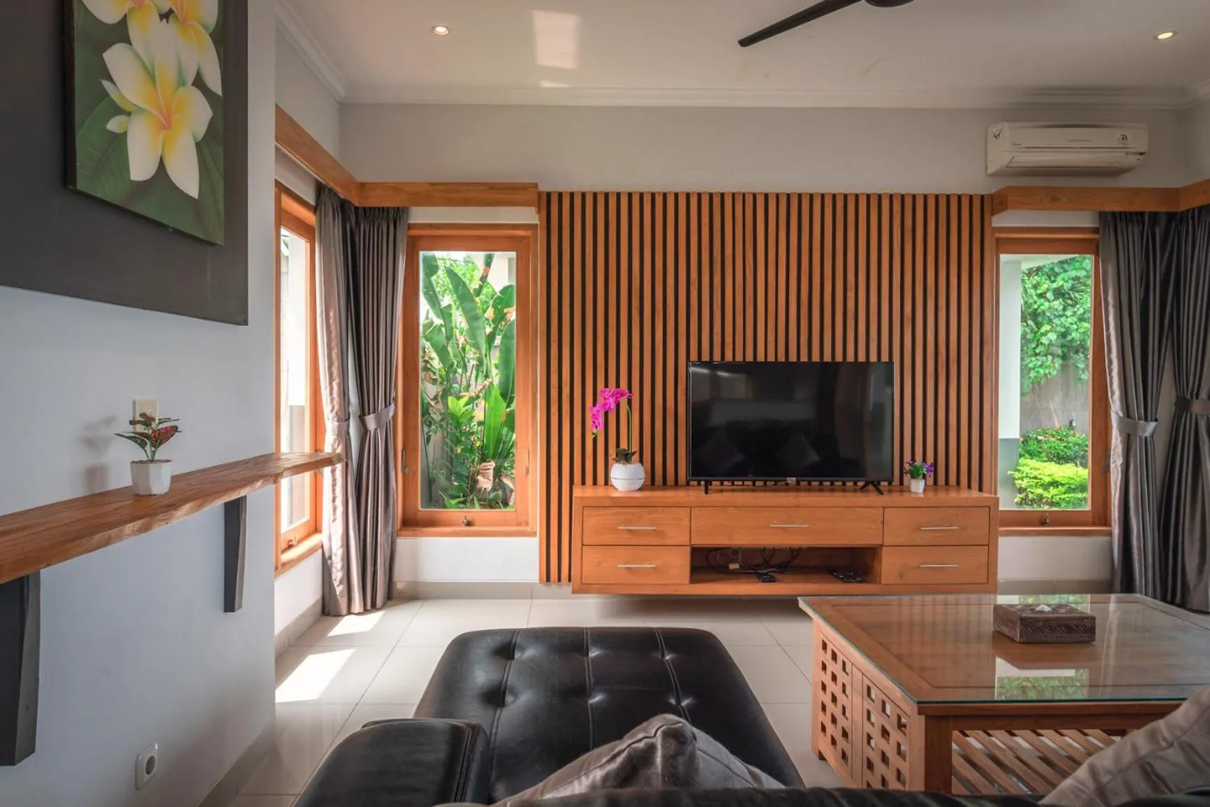 TV and multimedia in The Manik Kalisada