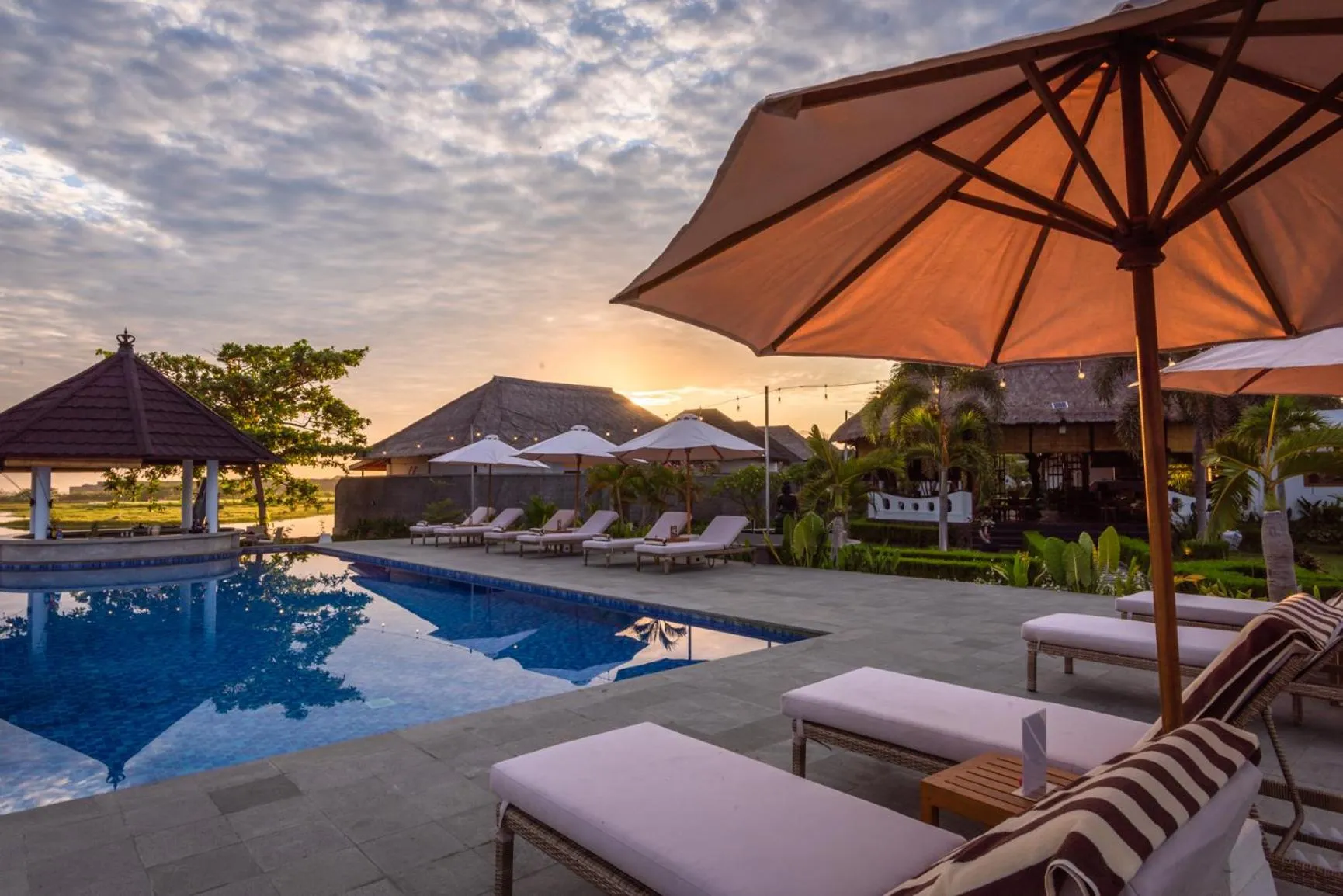 Pool view in The Manik Kalisada