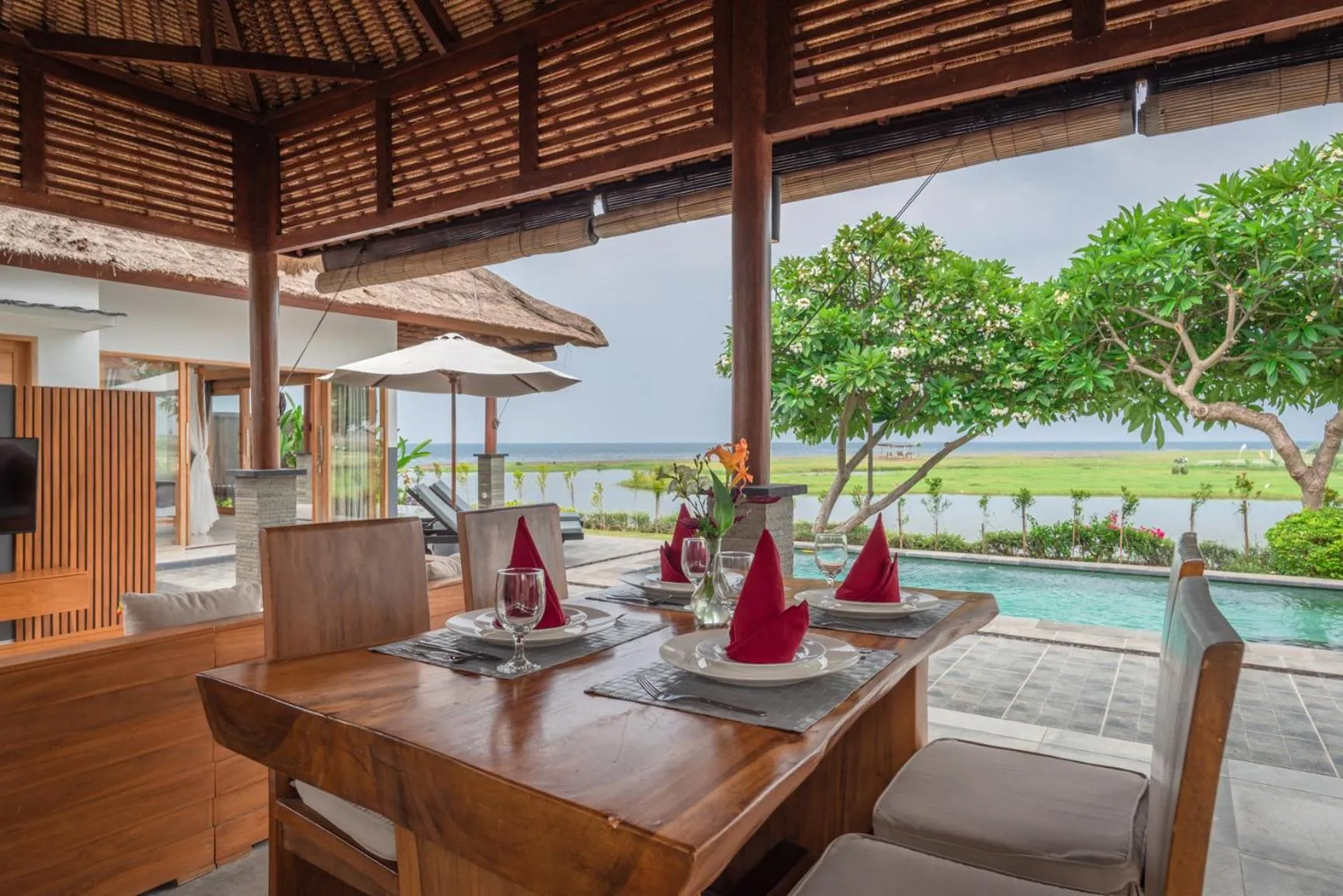 Dining area in The Manik Kalisada