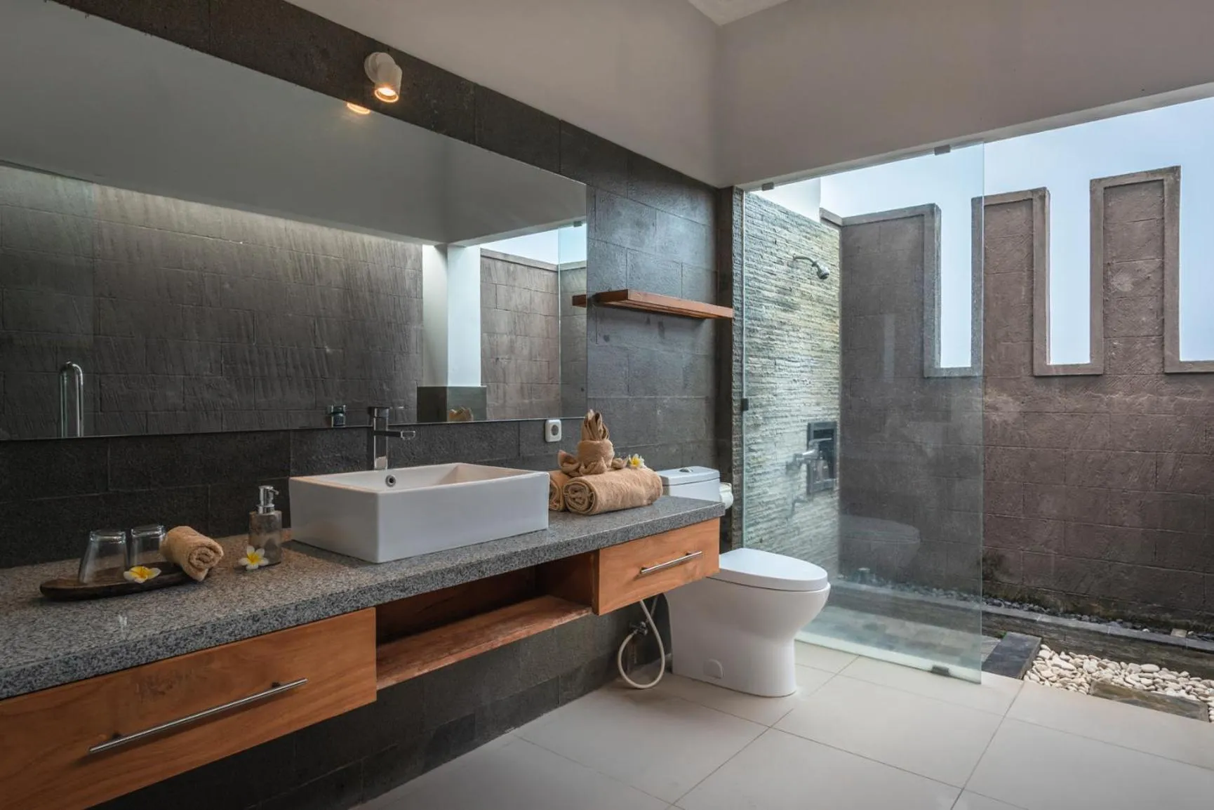 Bathroom in The Manik Kalisada