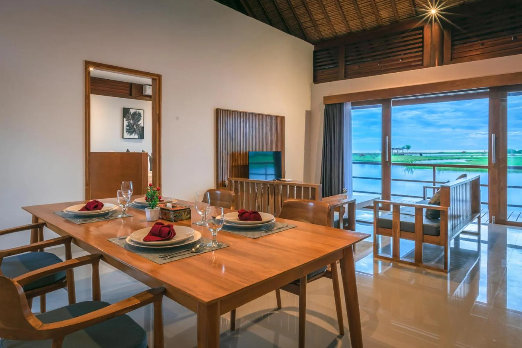 TV and multimedia in The Manik Kalisada