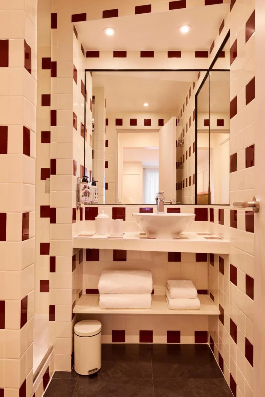 Bathroom in Hotel Maison Monceau