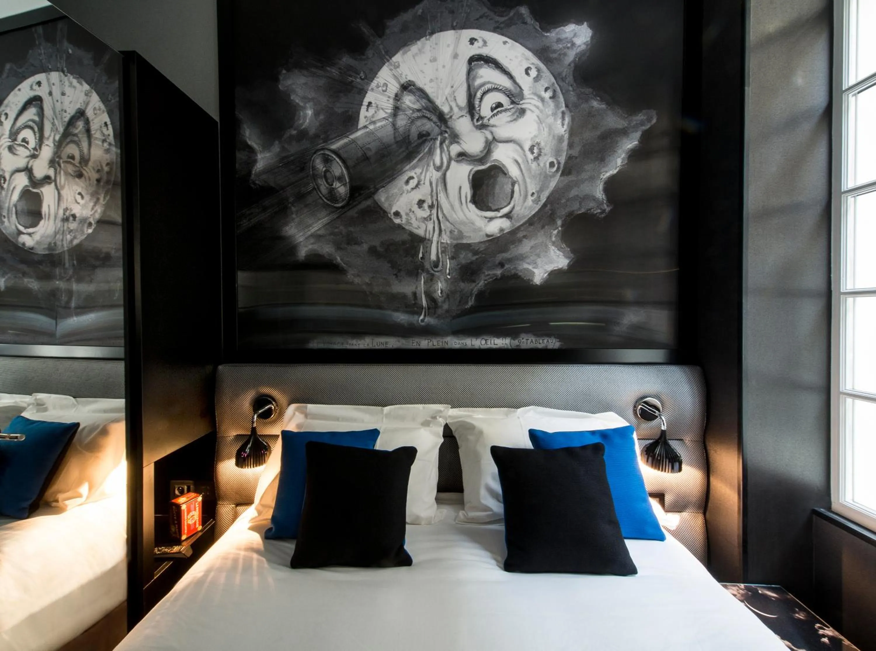 Bed in Hotel Splendor Elysées