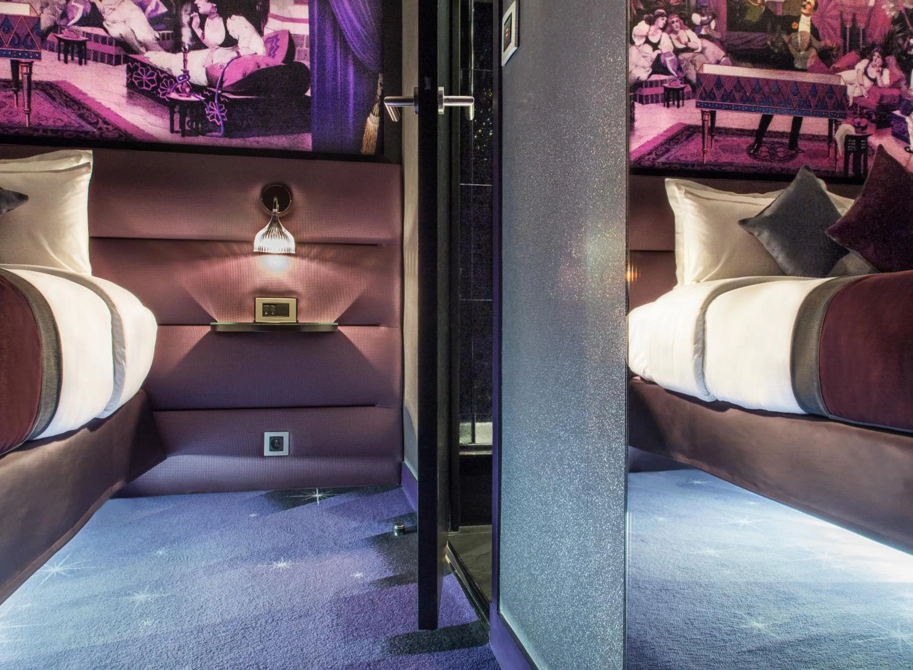 Photo of the whole room, Bed in Hotel Splendor Elysées