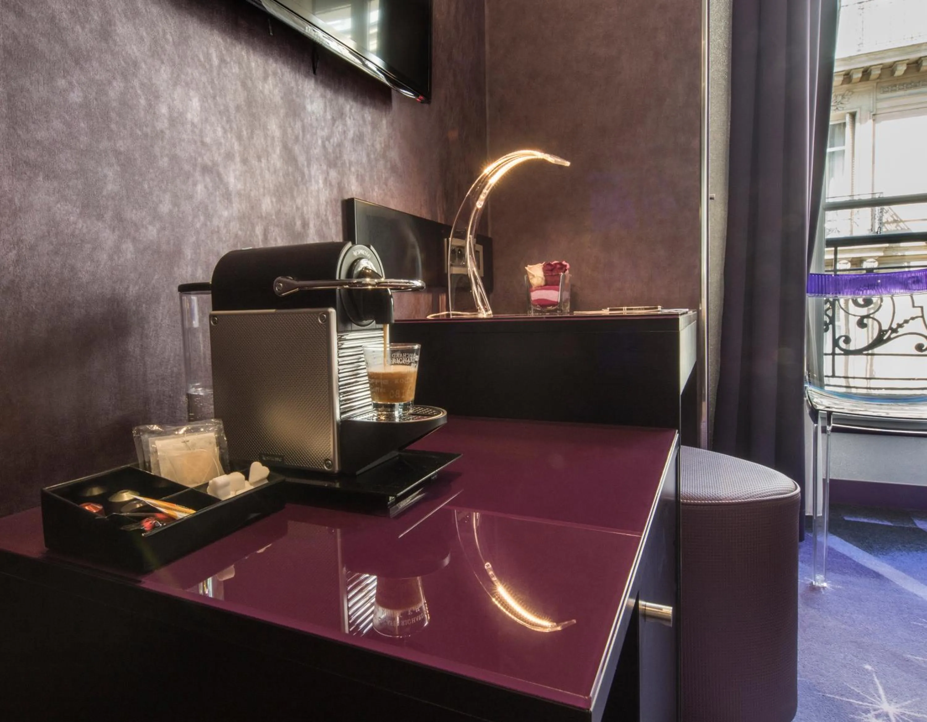 Coffee/tea facilities in Hotel Splendor Elysées