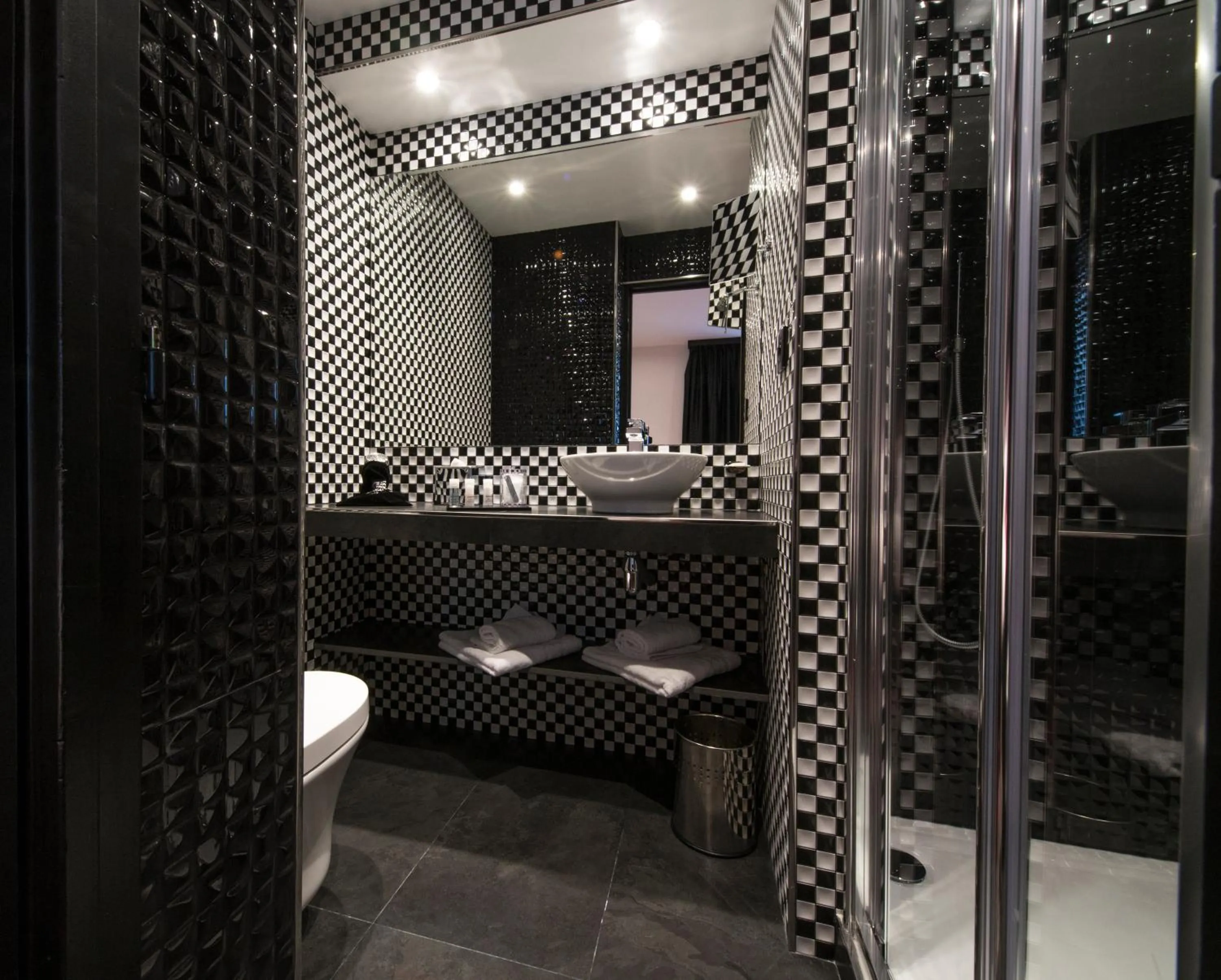 Bathroom in Hotel Splendor Elysées