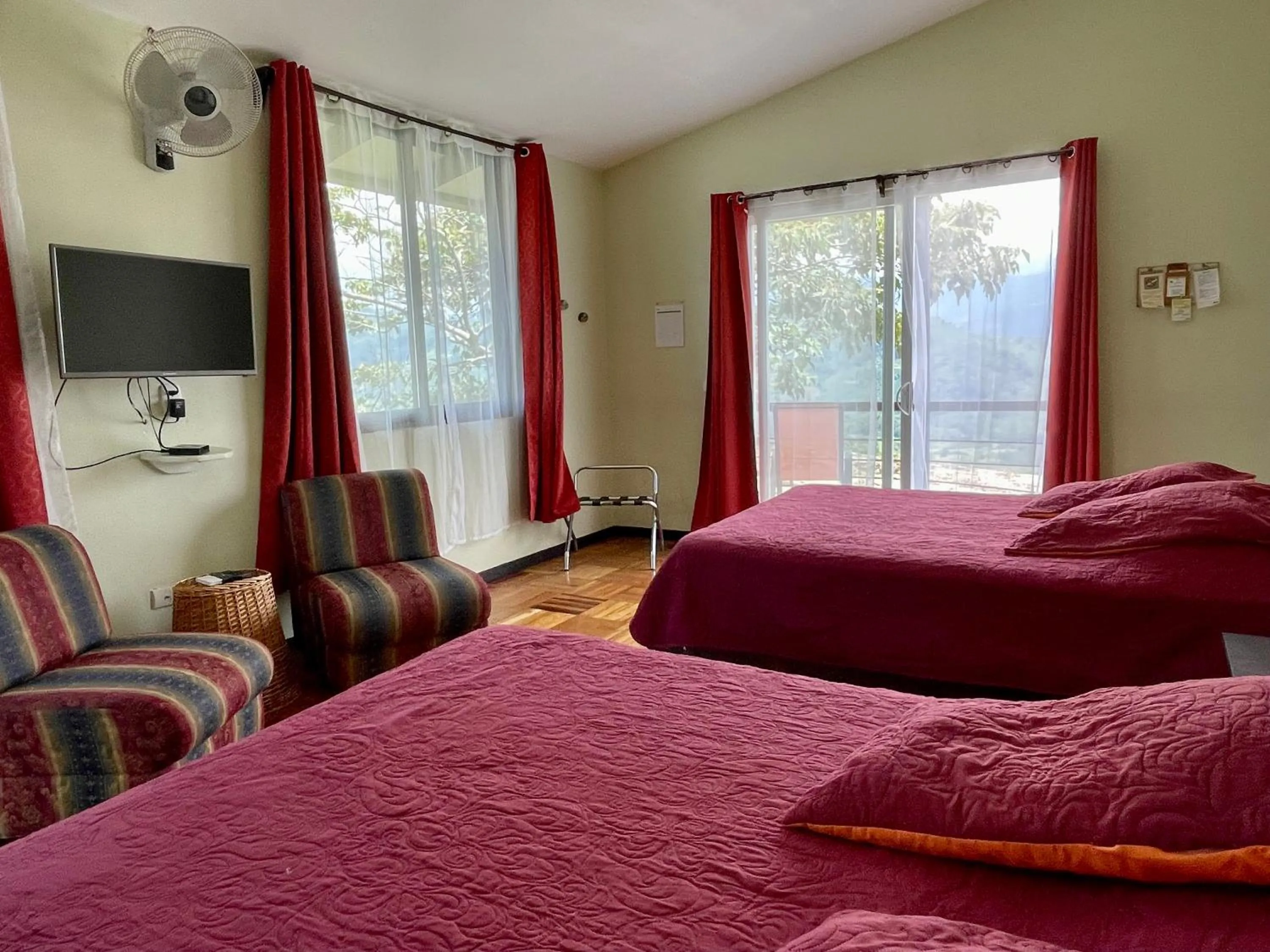 Photo of the whole room, Bed in Rinconcito Verde