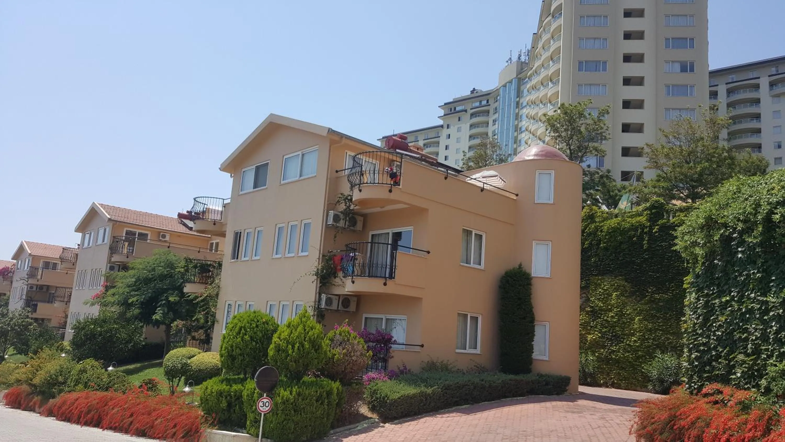Garden in Alanya Goldcity 2 bedroom villa