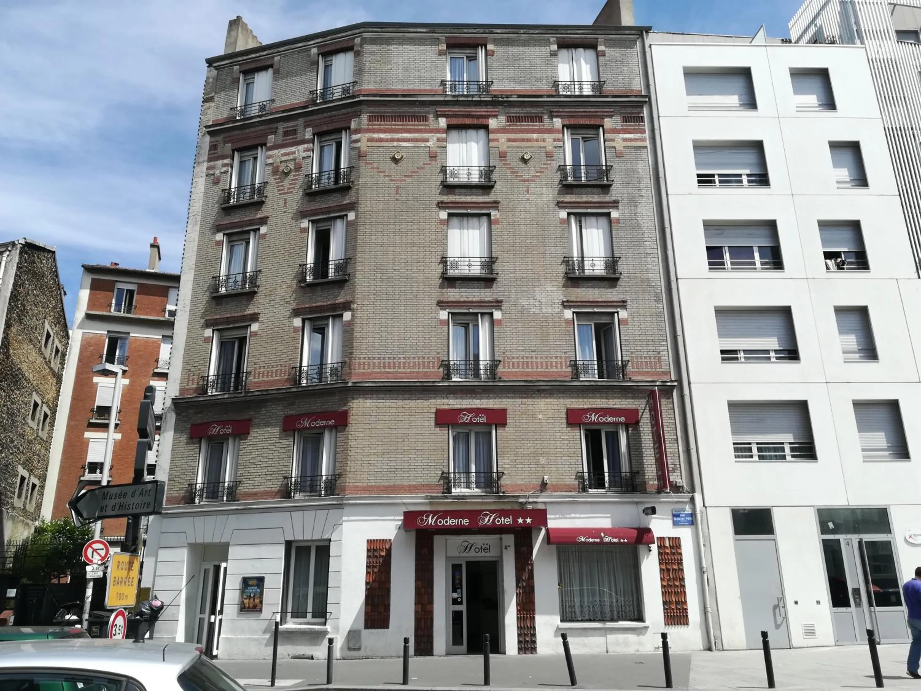 Facade/entrance in Hôtel Moderne