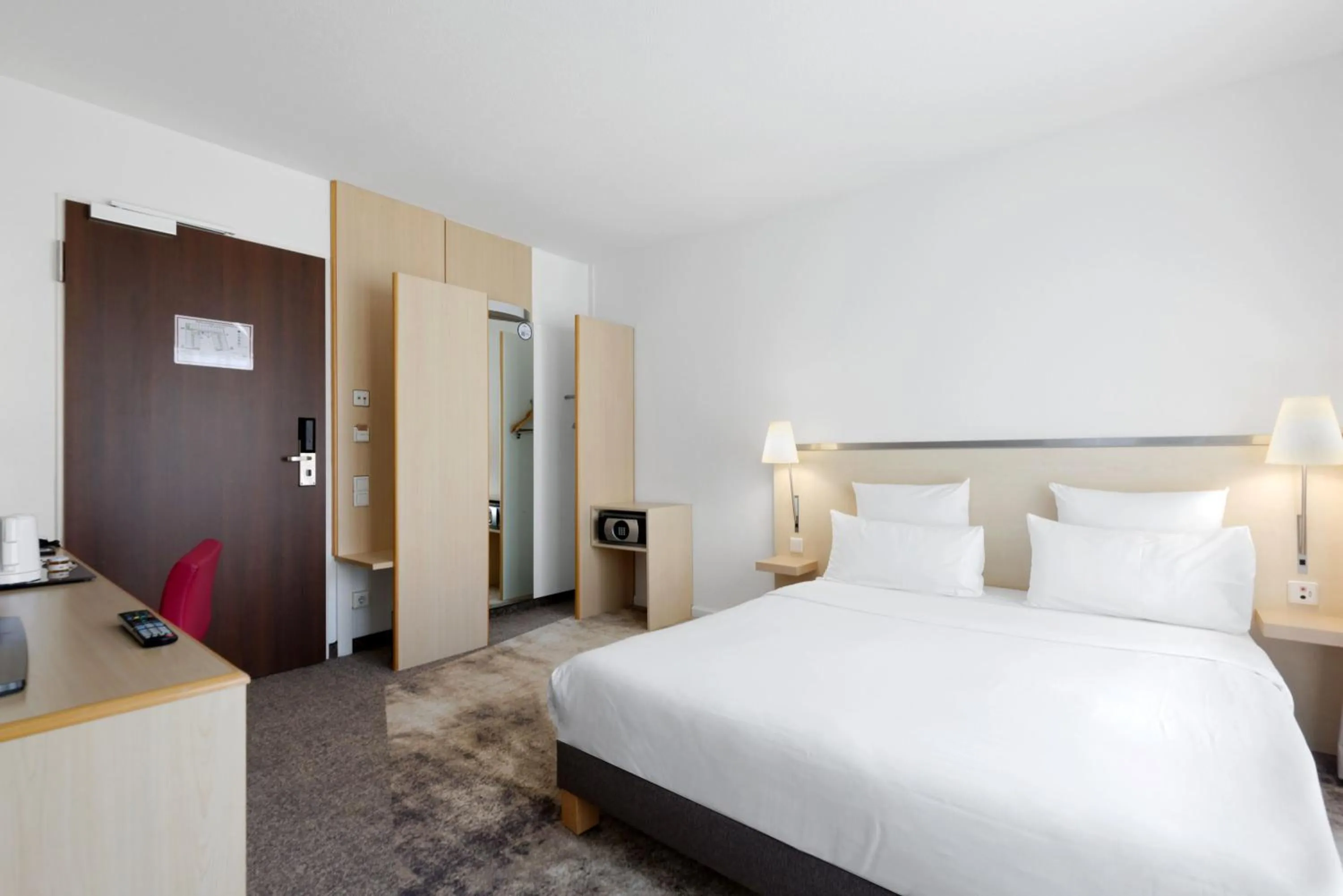 Bed in Novotel Berlin Mitte