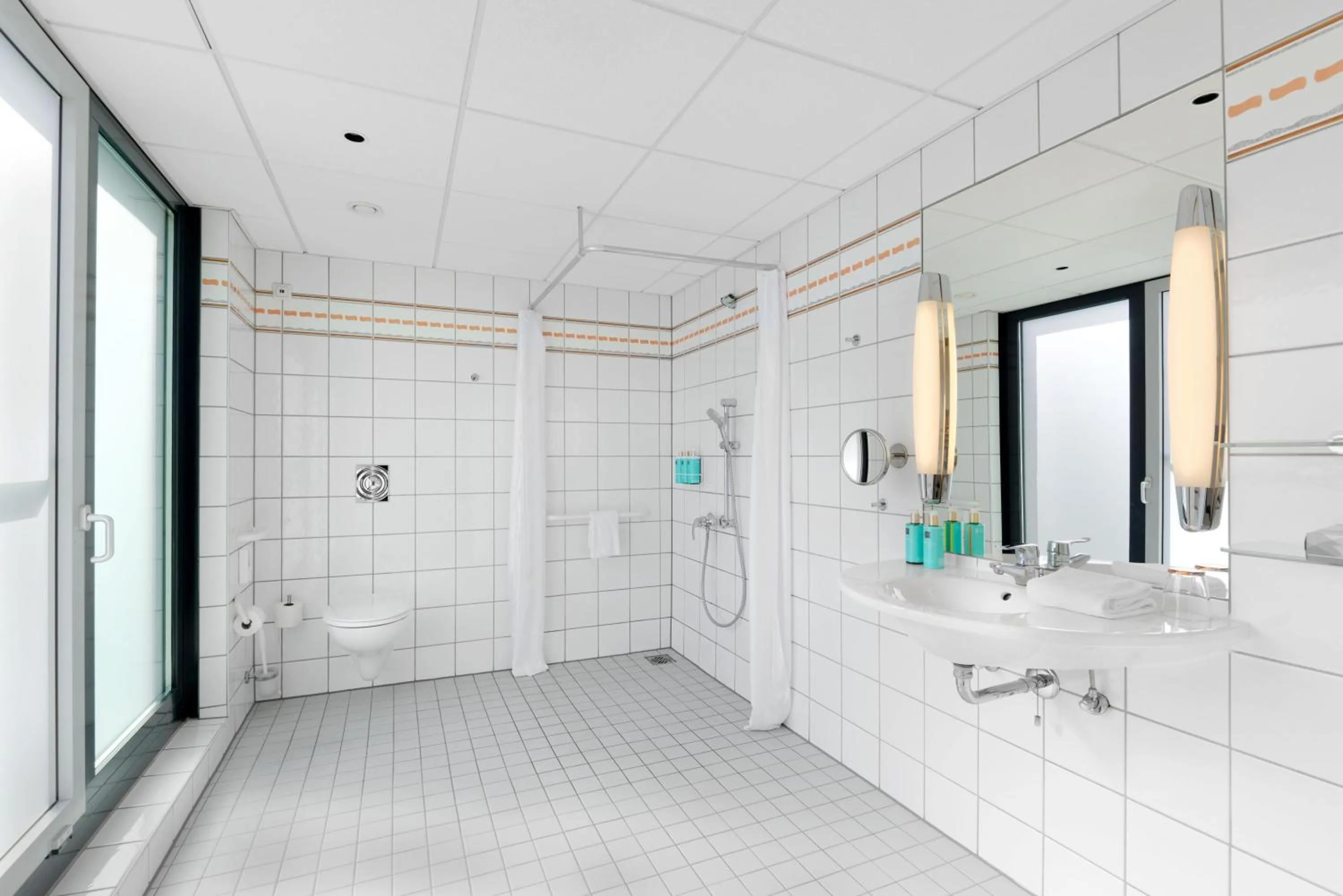 Shower in Novotel Berlin Mitte