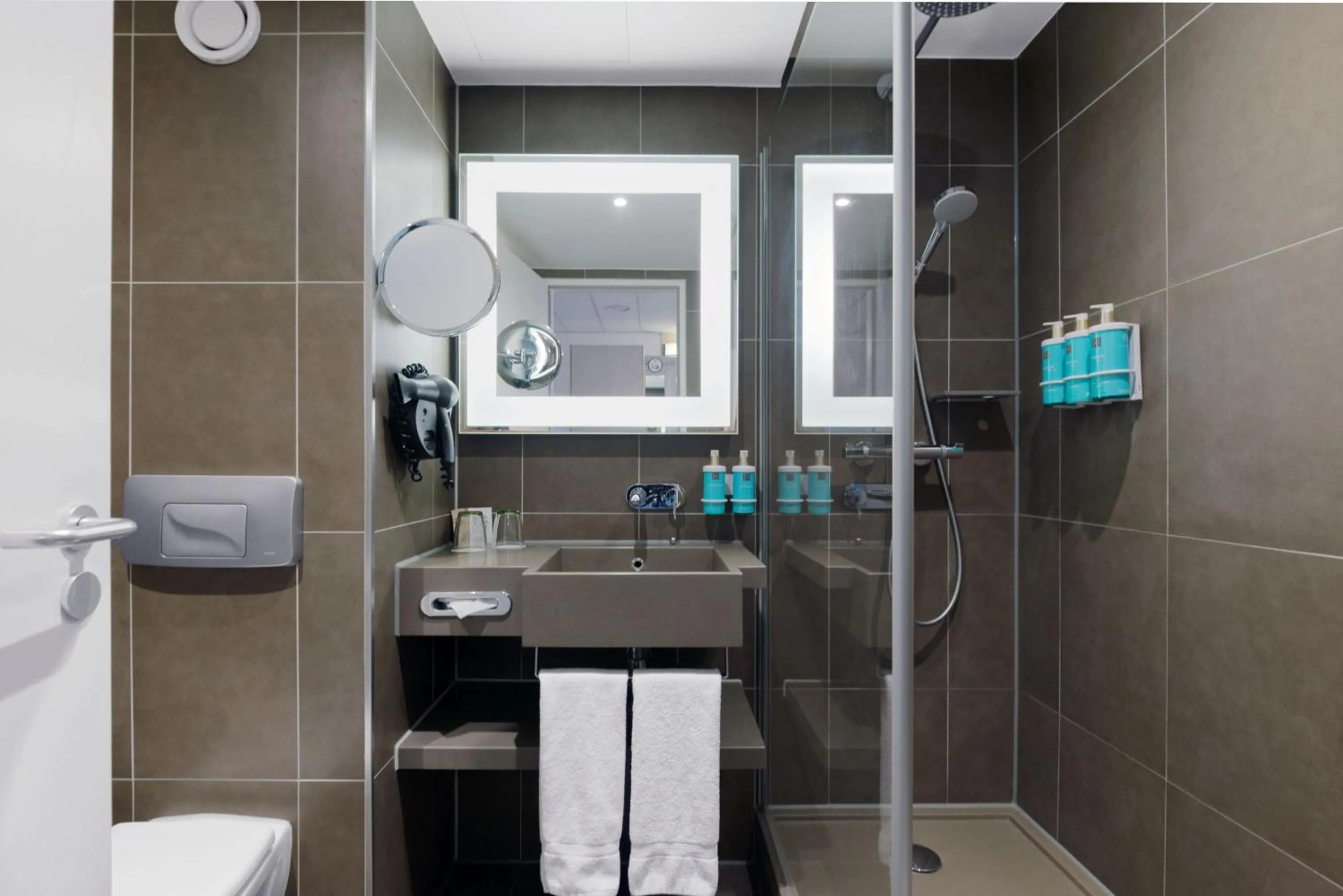 Shower in Novotel Berlin Mitte