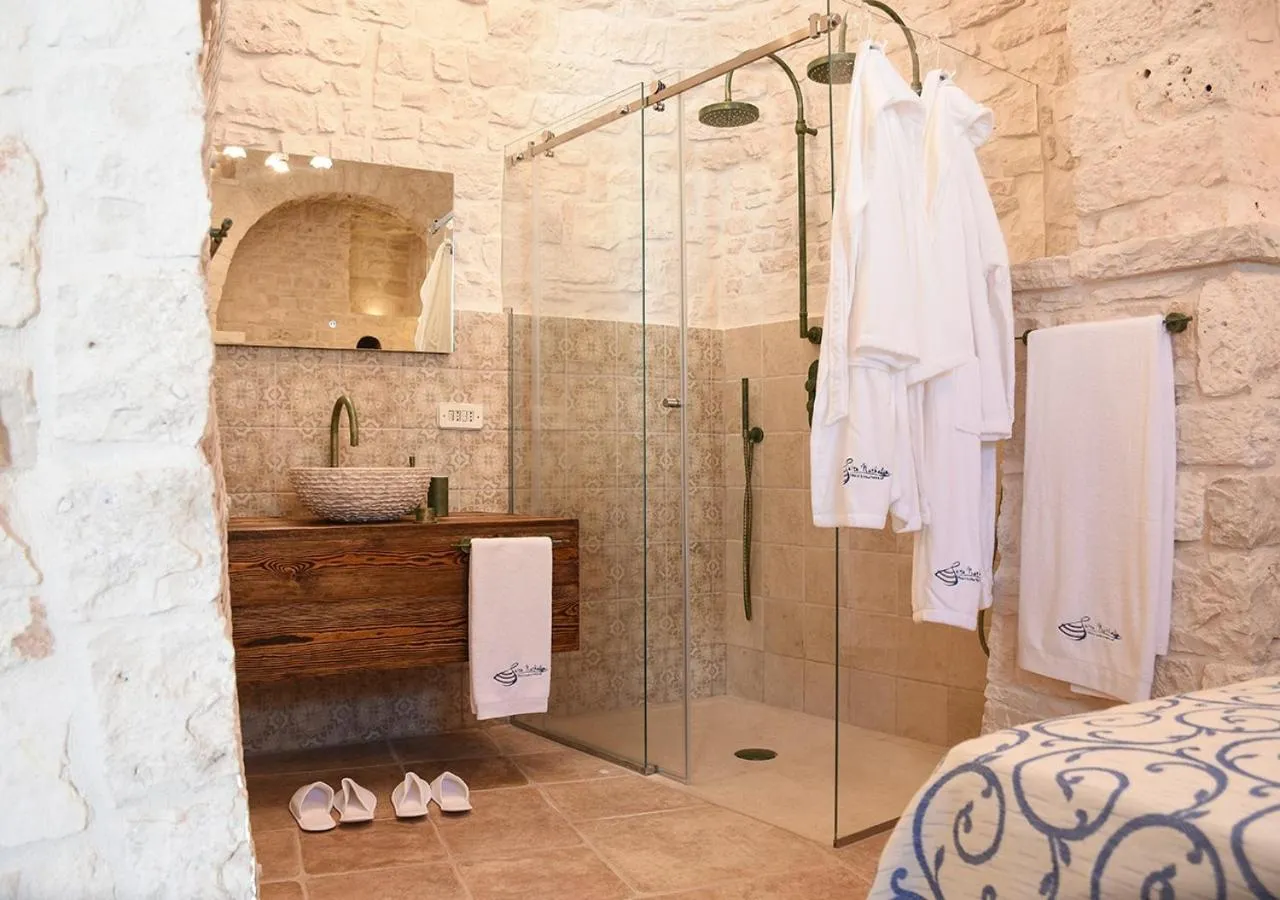 Shower in Trulli e Puglia Luxury Suite