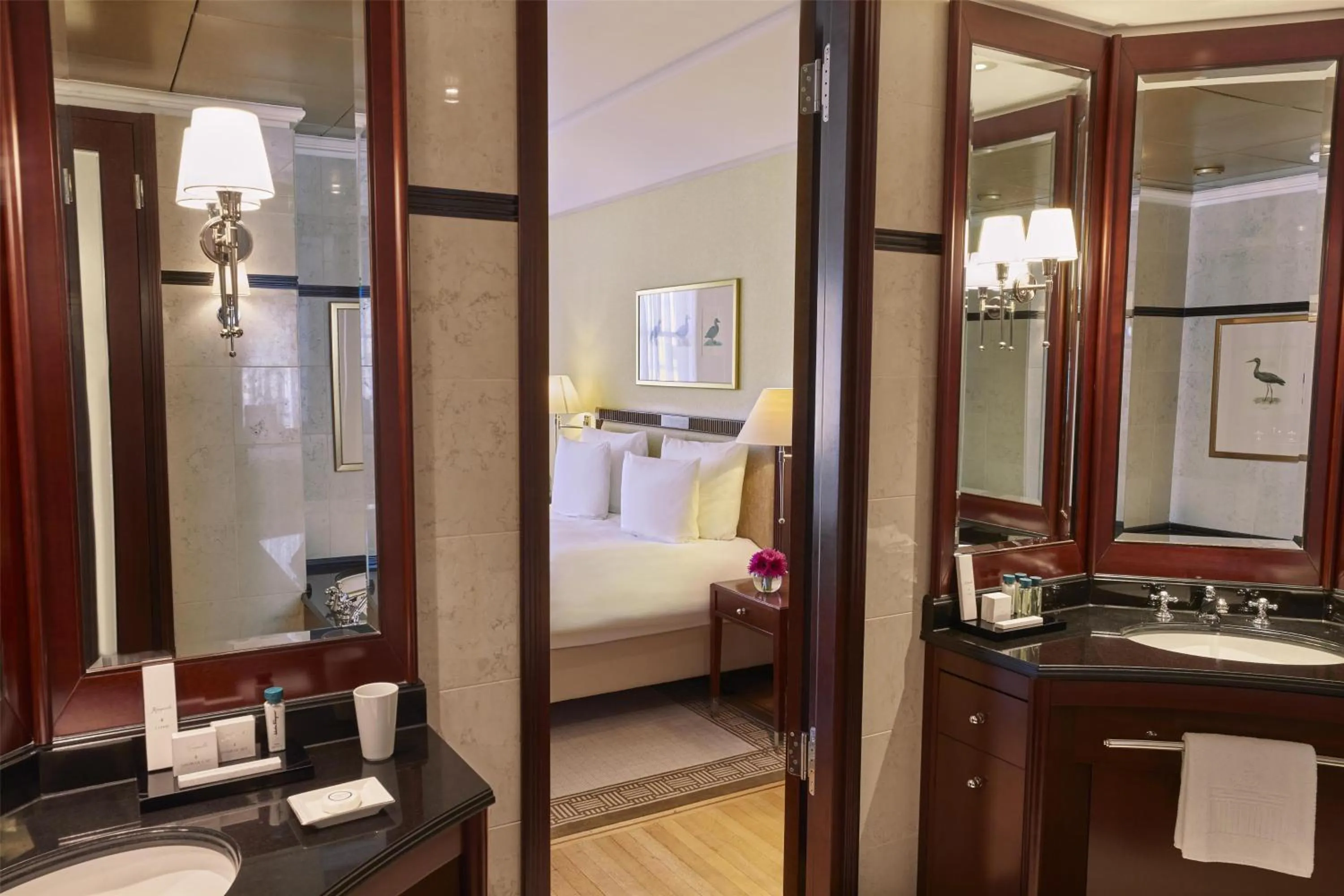 Photo of the whole room, Bed in Hotel Adlon Kempinski Berlin