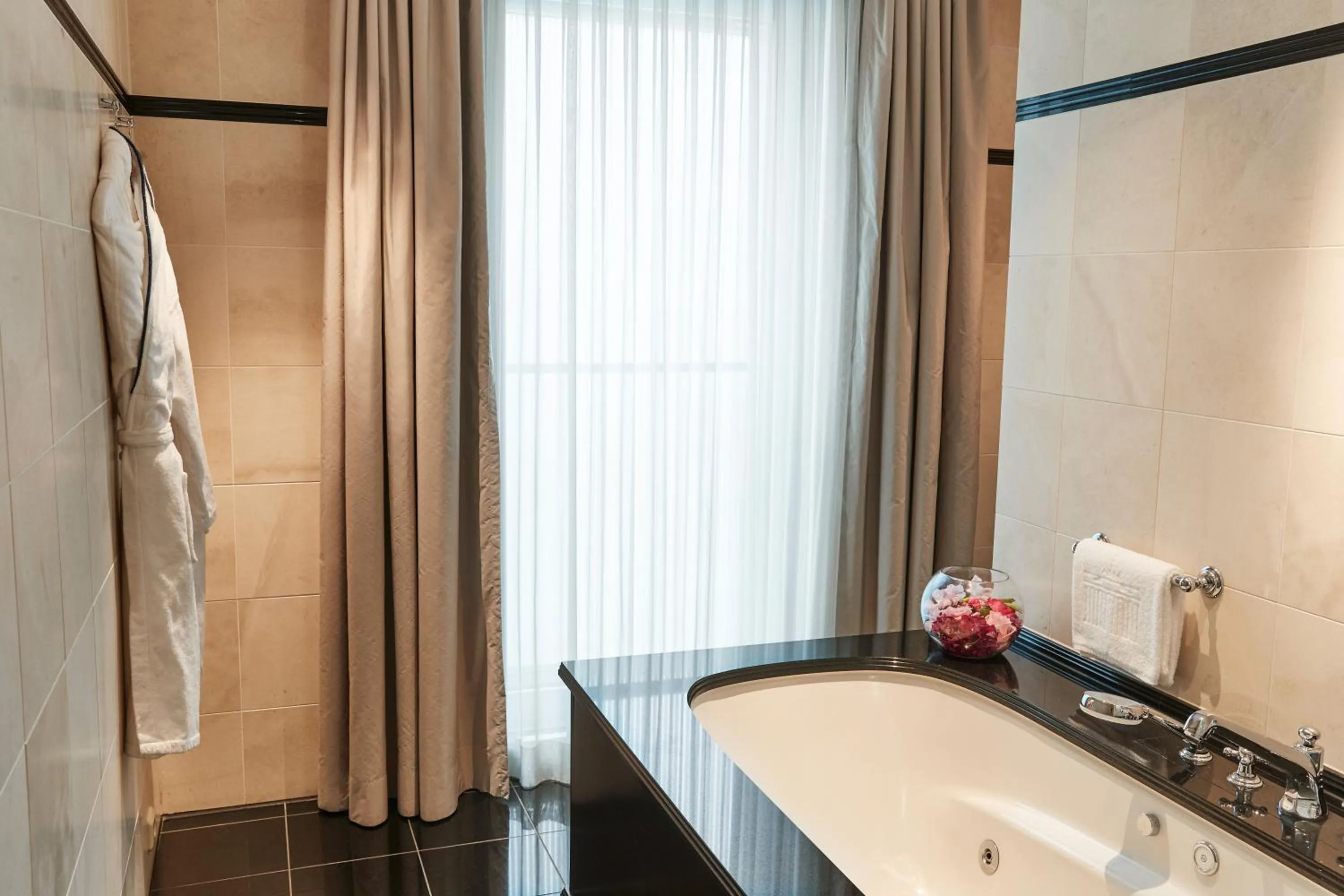 Bathroom, Bed in Hotel Adlon Kempinski Berlin