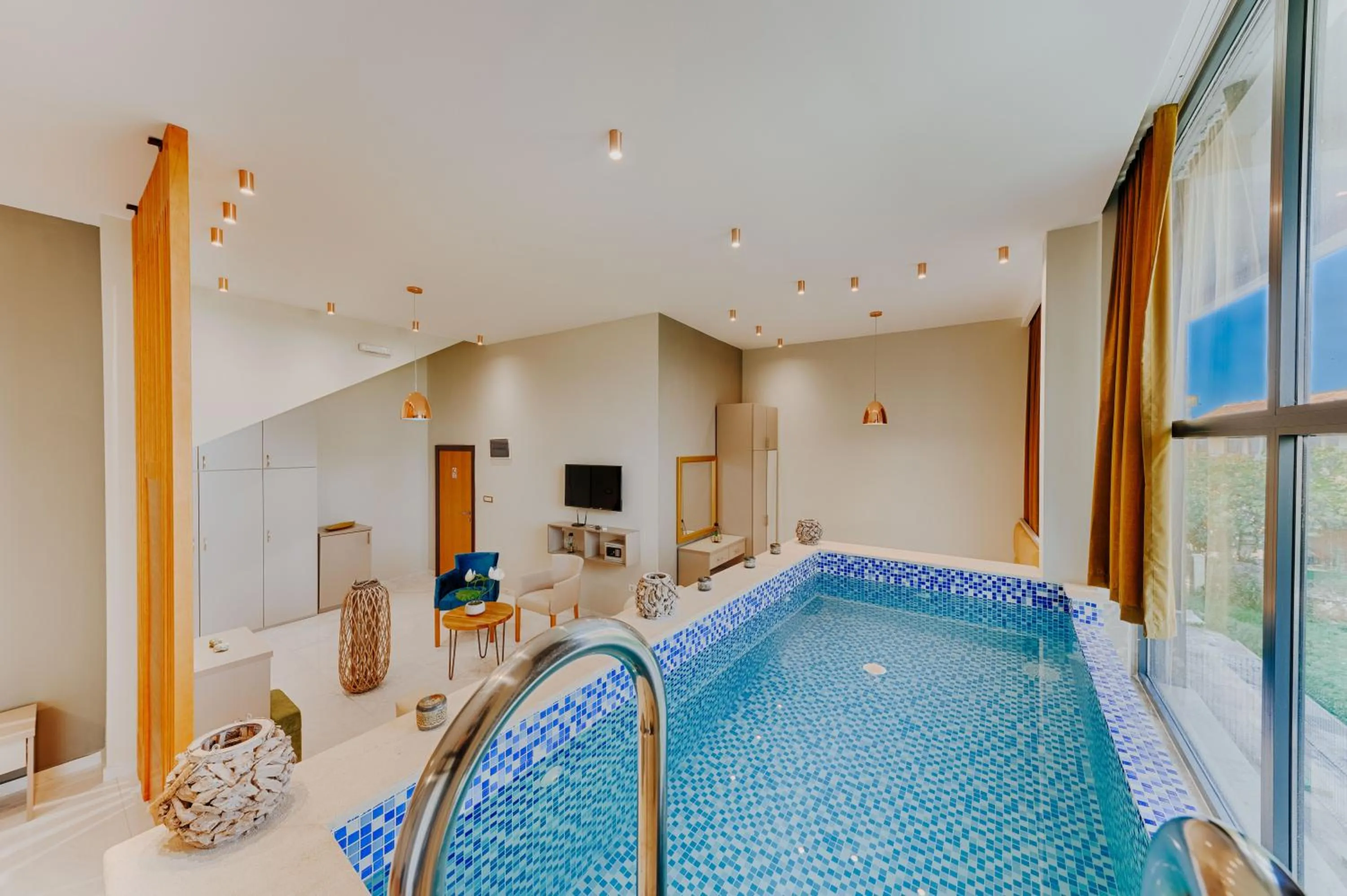 Hot Tub in AM Palace