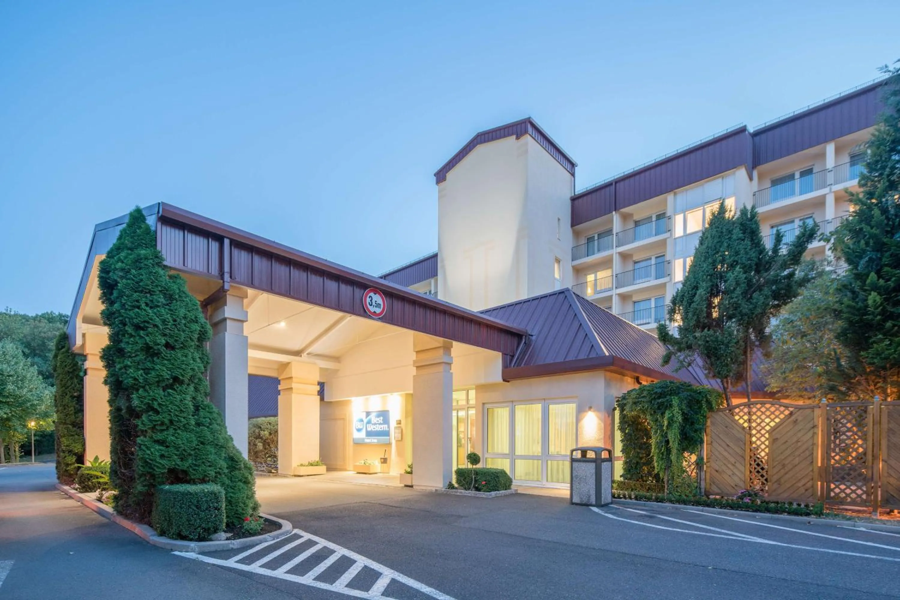 Property building in Best Western Hotel Jena