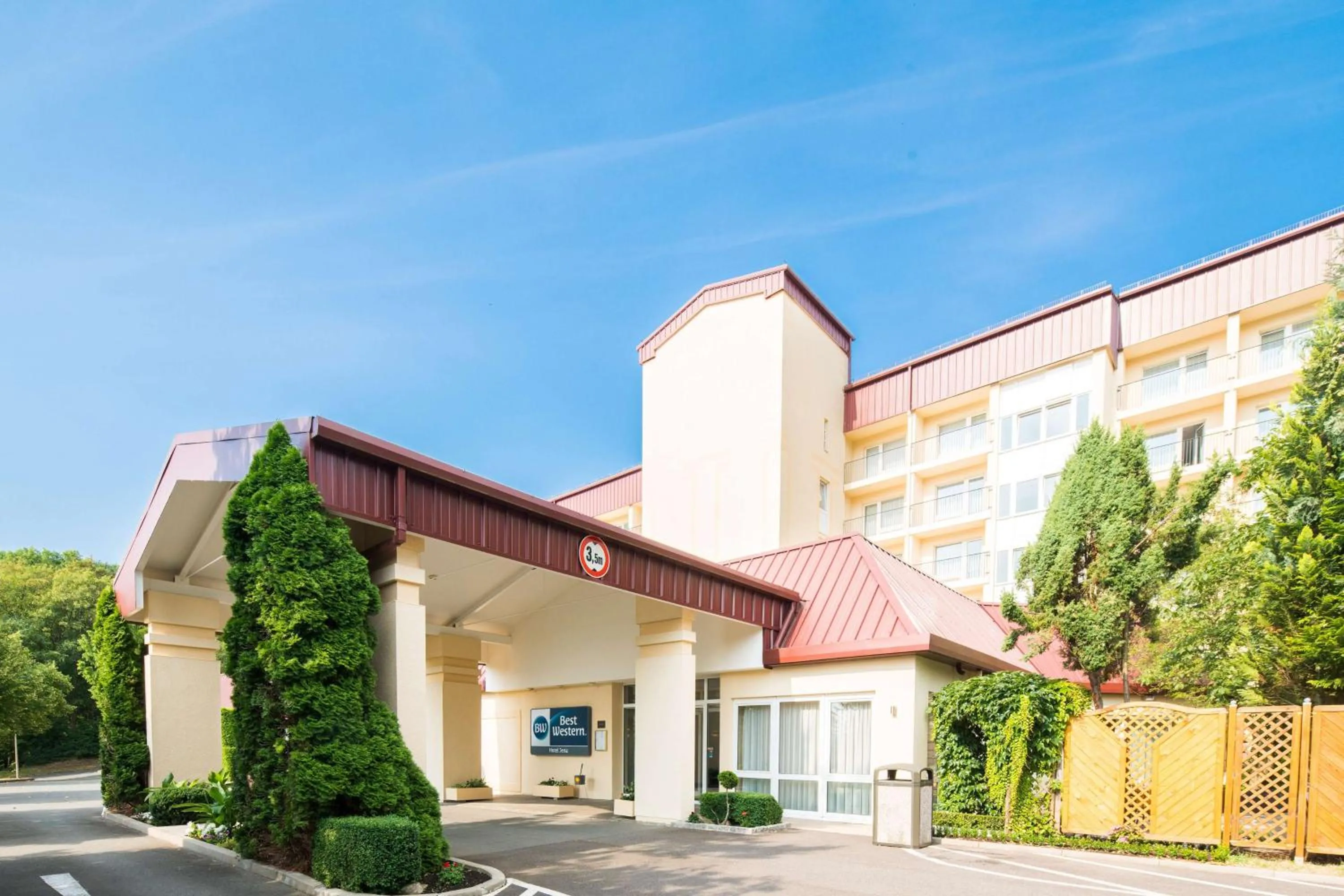 Property building in Best Western Hotel Jena
