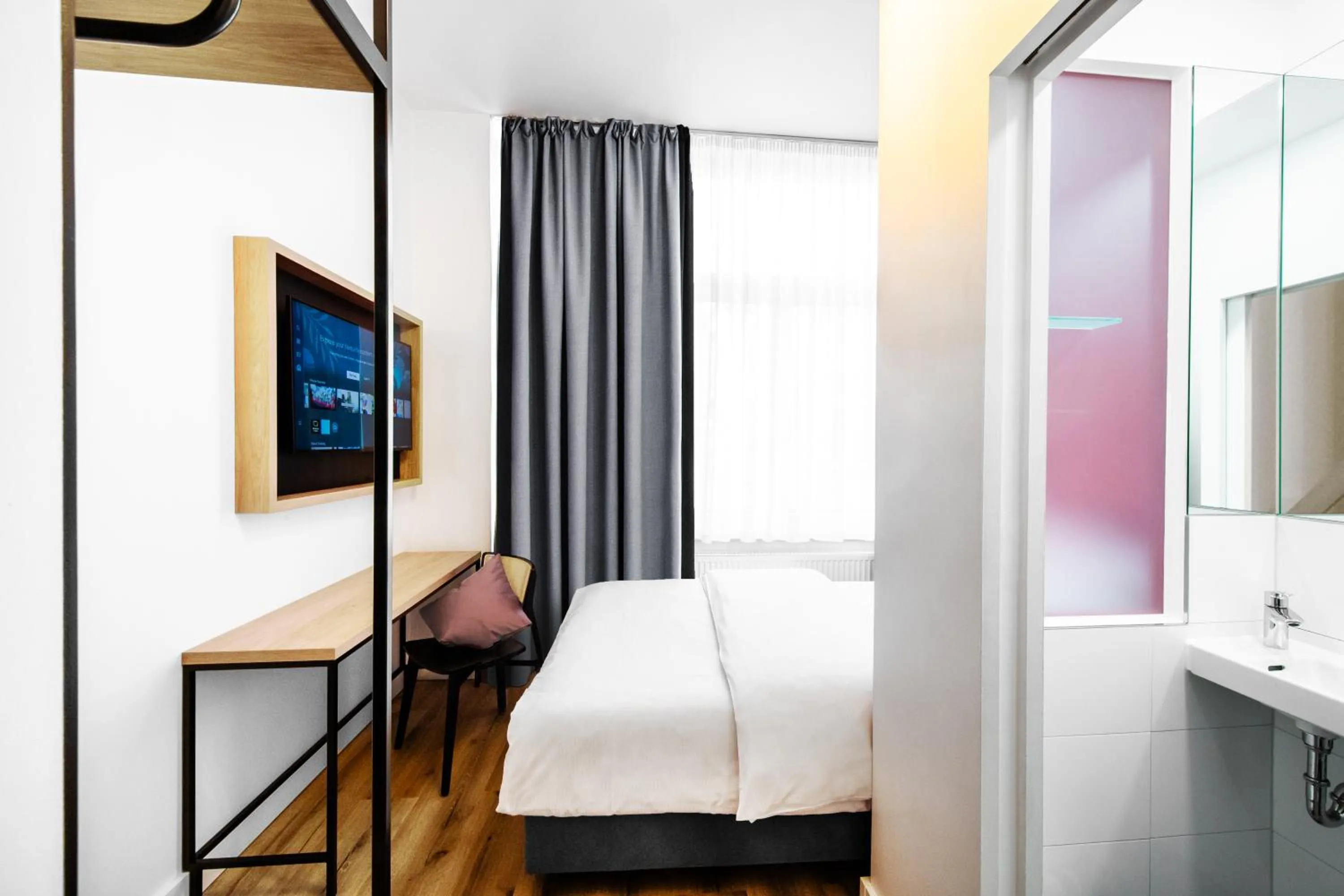 Bed in CALMA Berlin Mitte