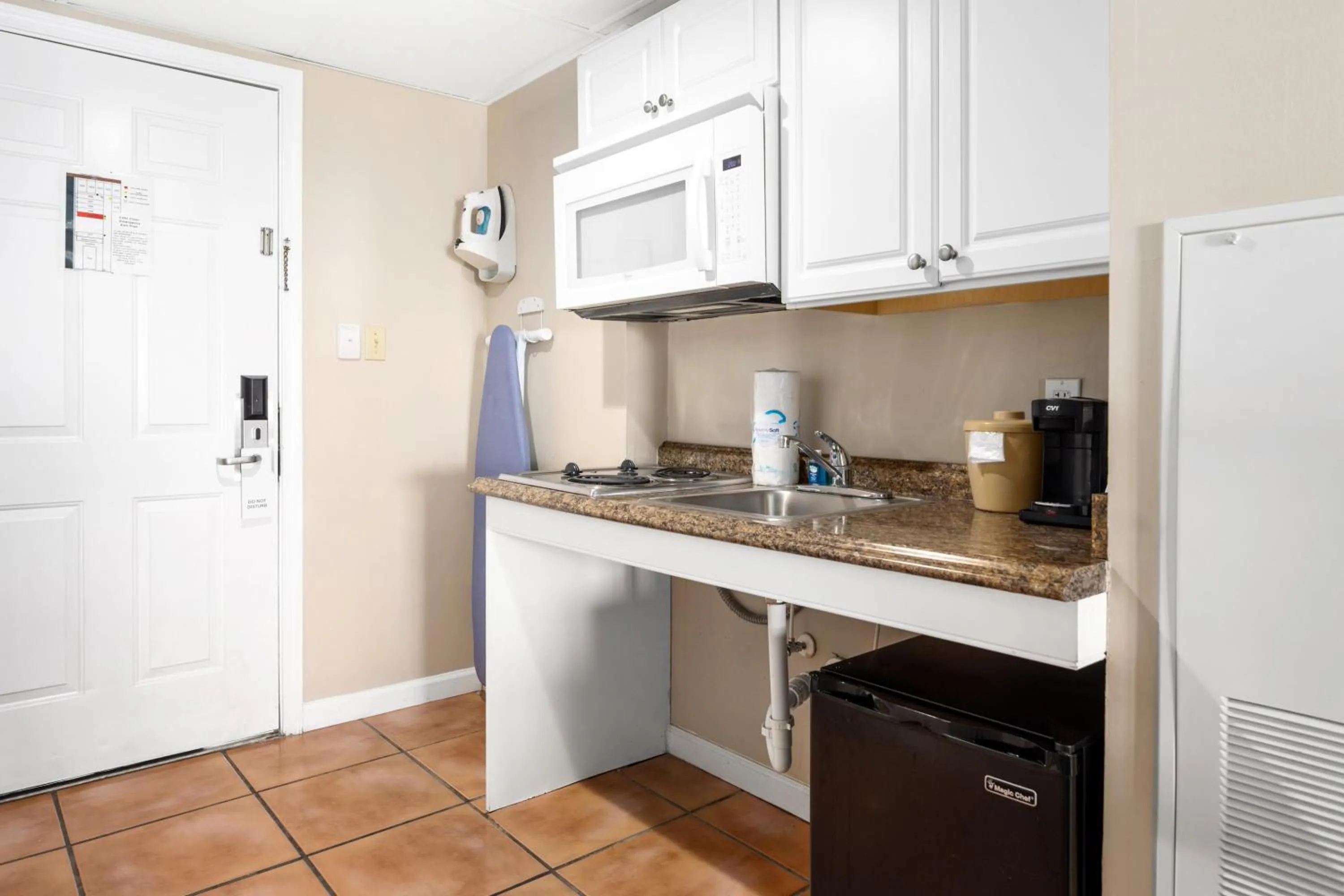 Kitchen or kitchenette in Tidelands Caribbean Boardwalk Hotel and Suites