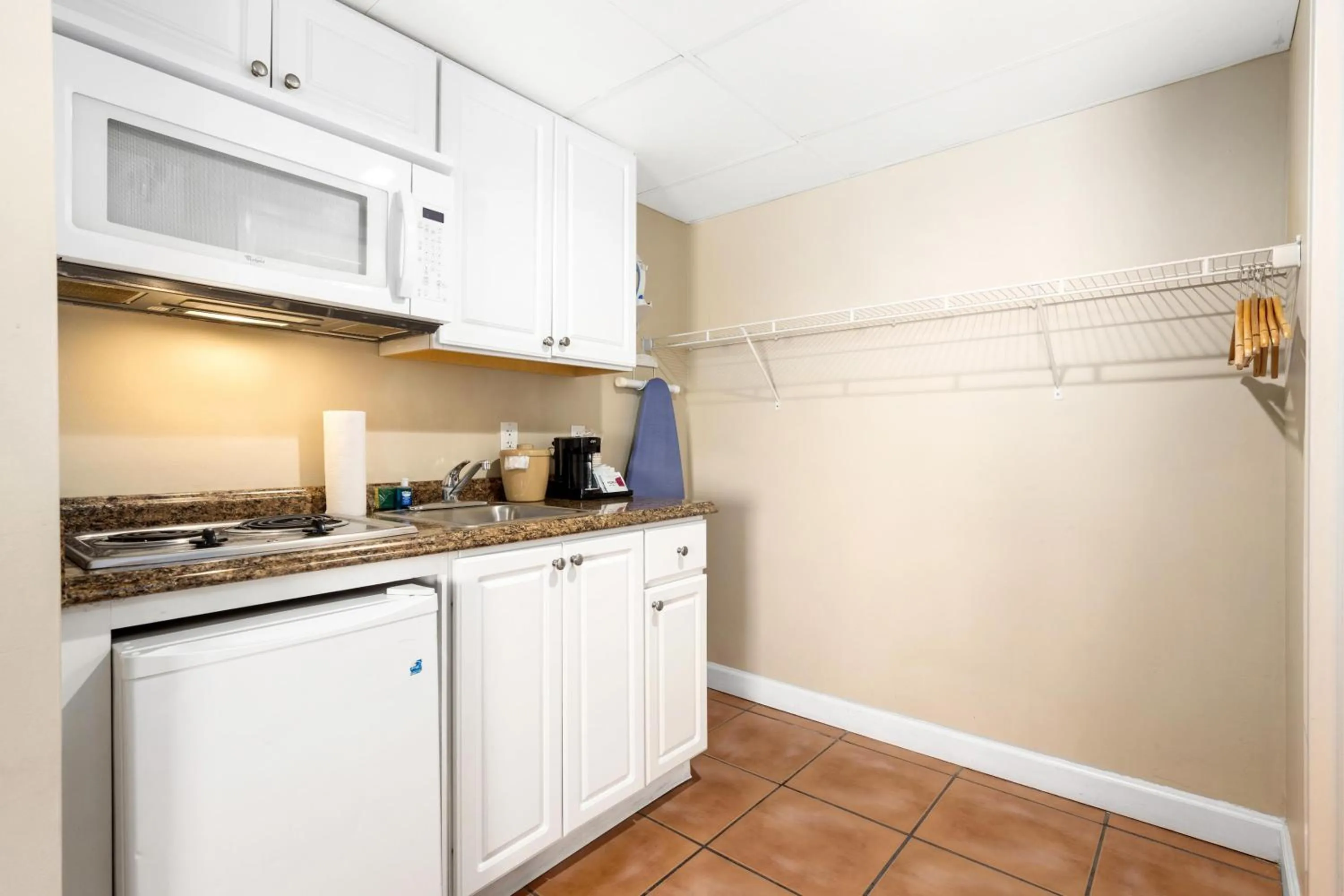 Kitchen or kitchenette in Tidelands Caribbean Boardwalk Hotel and Suites
