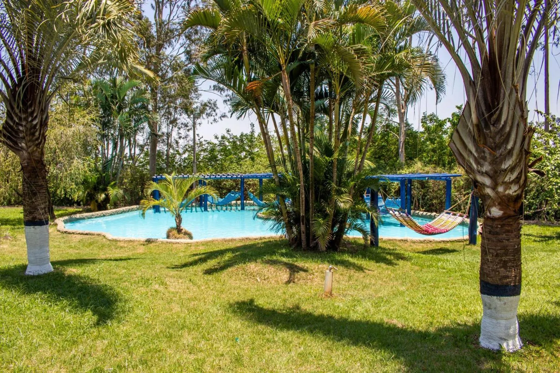 Swimming pool in Mirante Praia Hotel