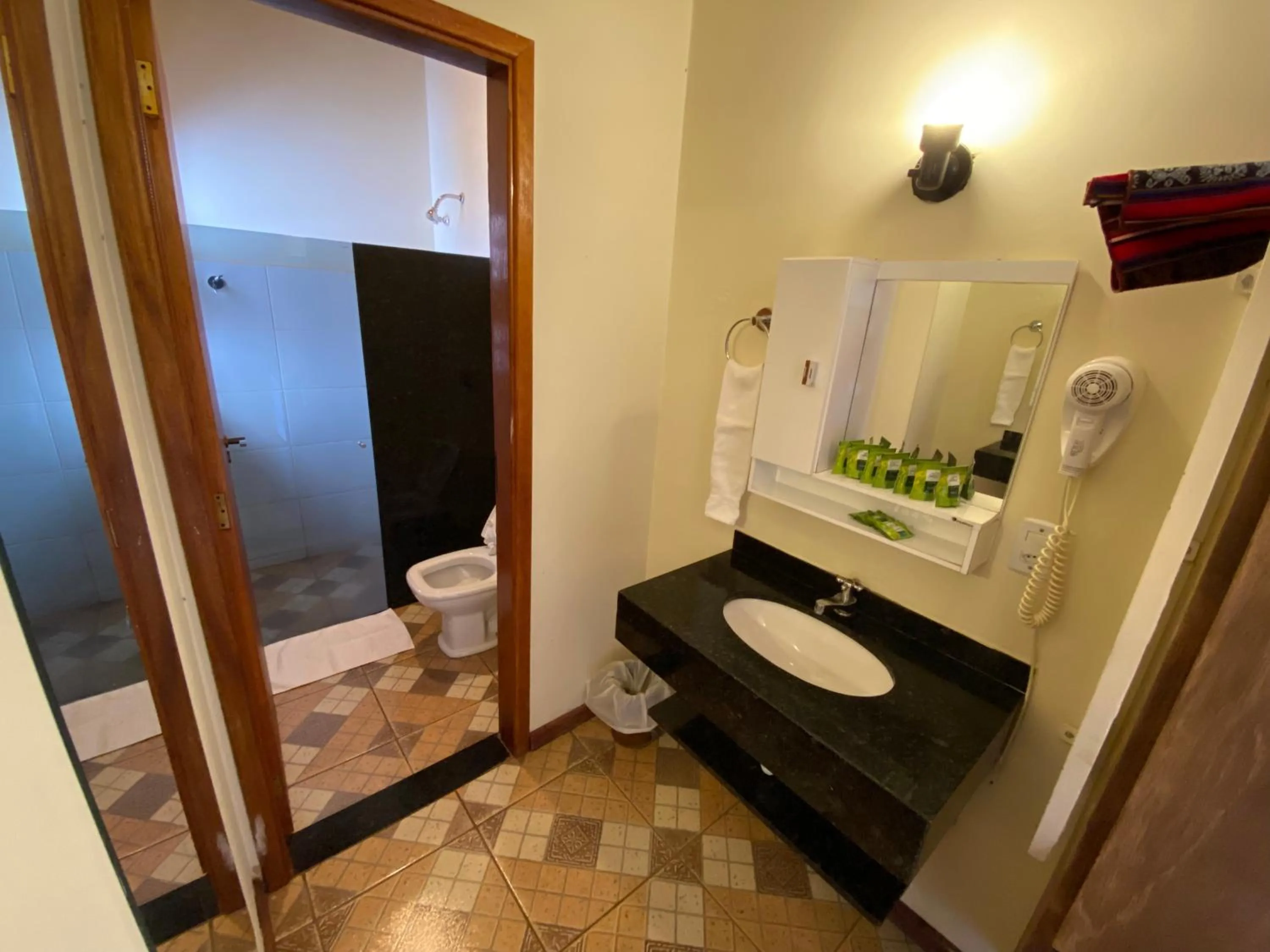 Toilet in Mirante Praia Hotel