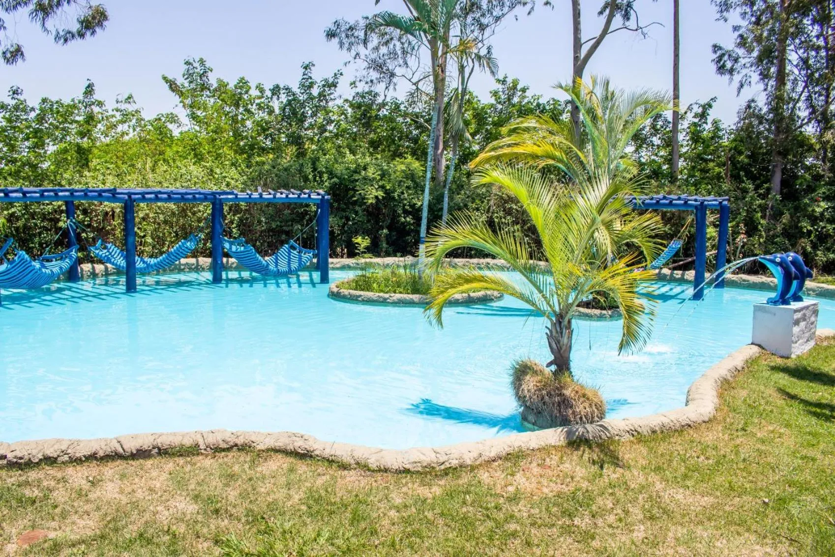 Swimming pool in Mirante Praia Hotel