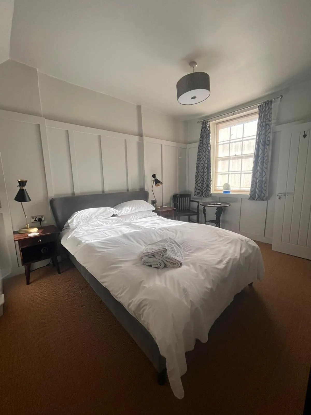 Bedroom, Bed in The Thirsty Scholar