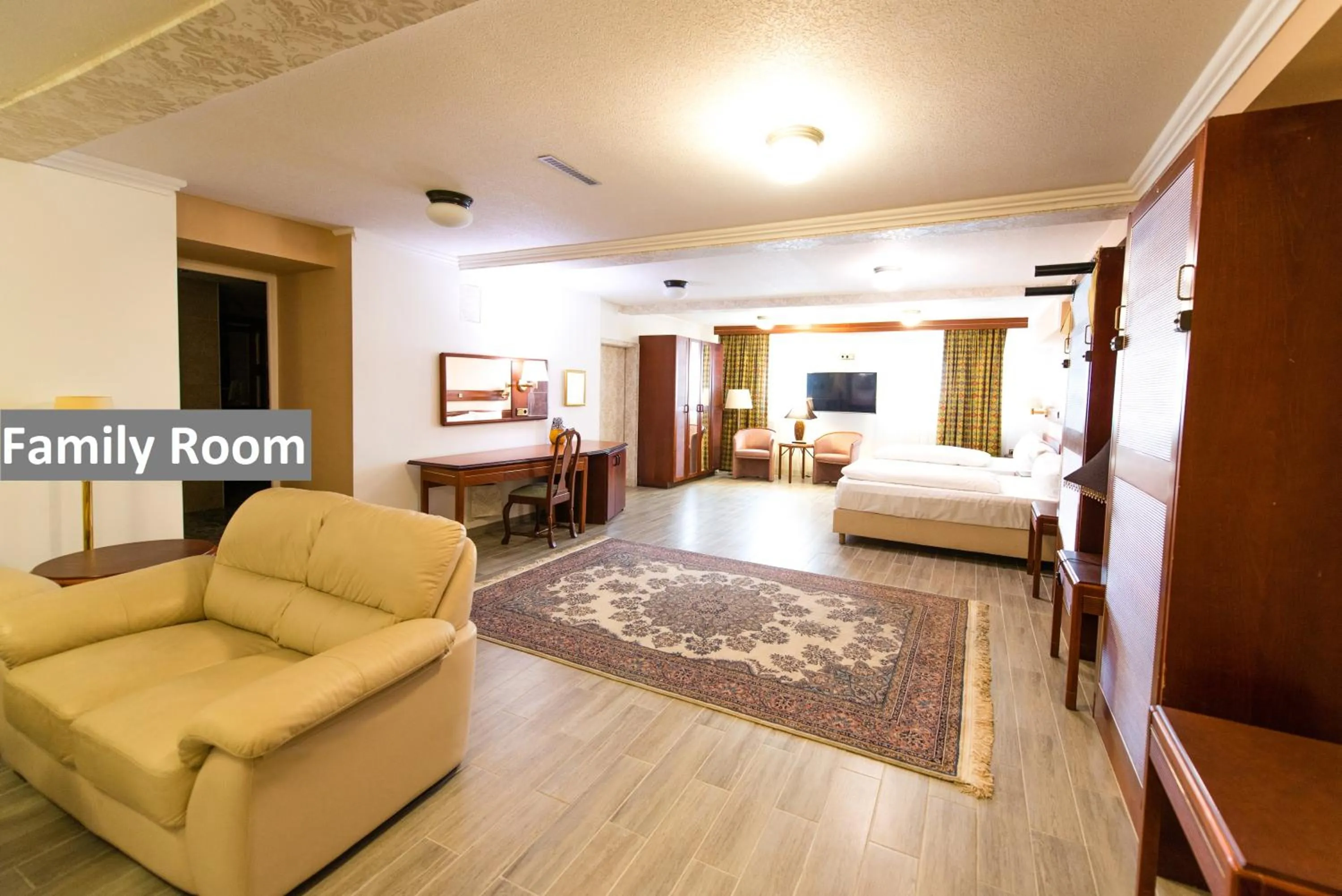 Photo of the whole room, Bed in Ravel International